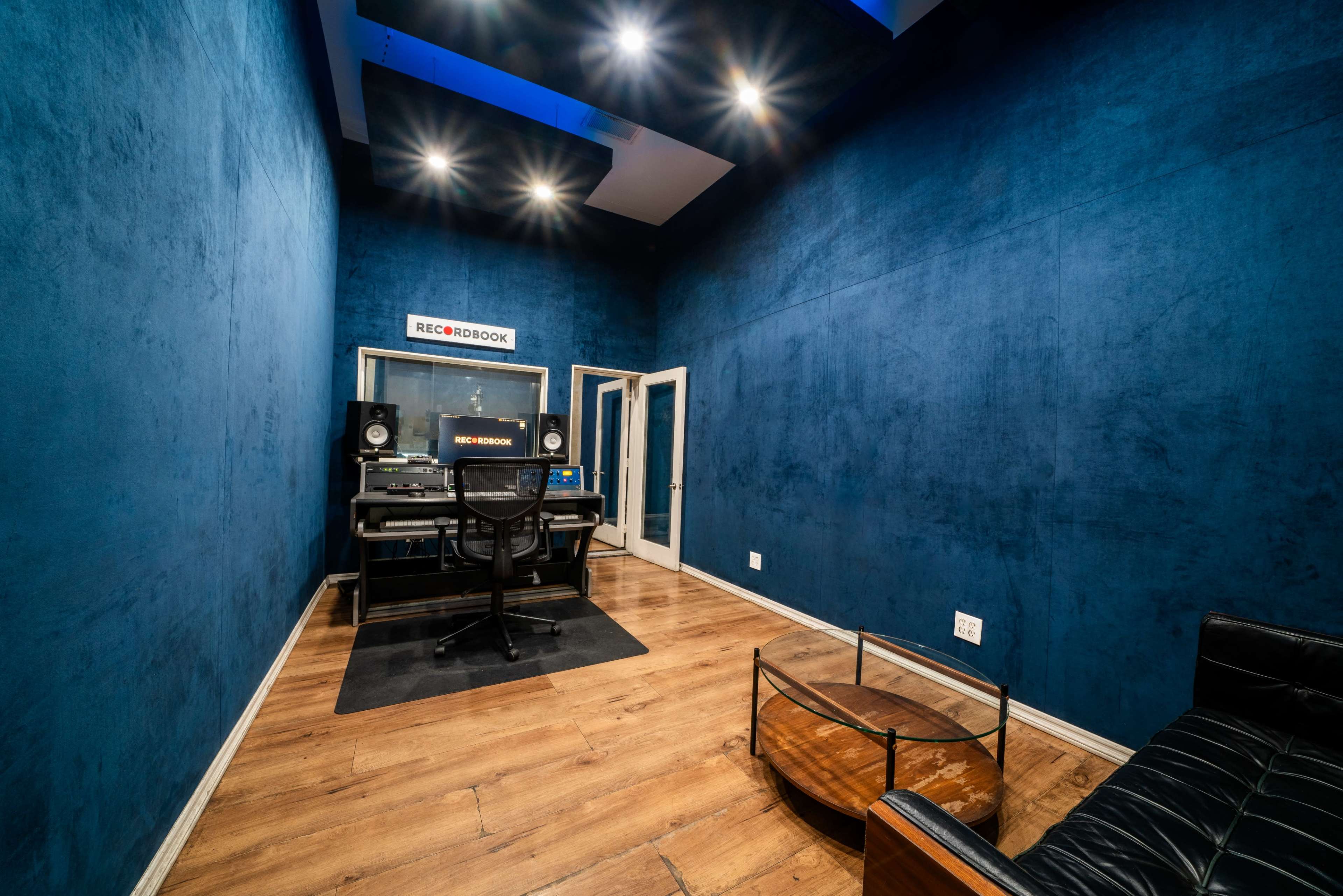 Cozy Recording Studio Image in Sun Valley, North Hollywood, CA