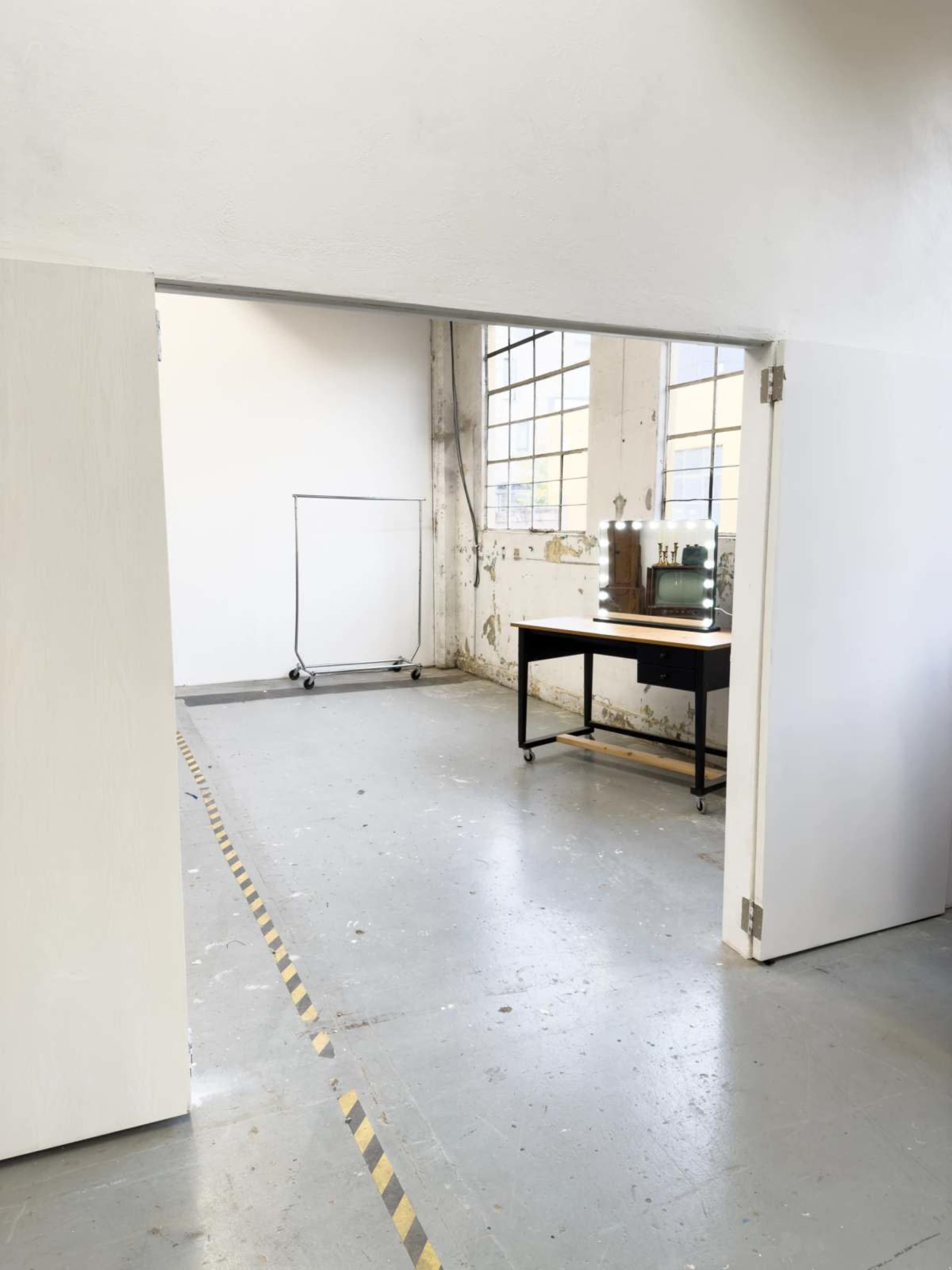 Bright, Industrial, 400 sf Daylight Studio. Image in North Portland, Portland, OR