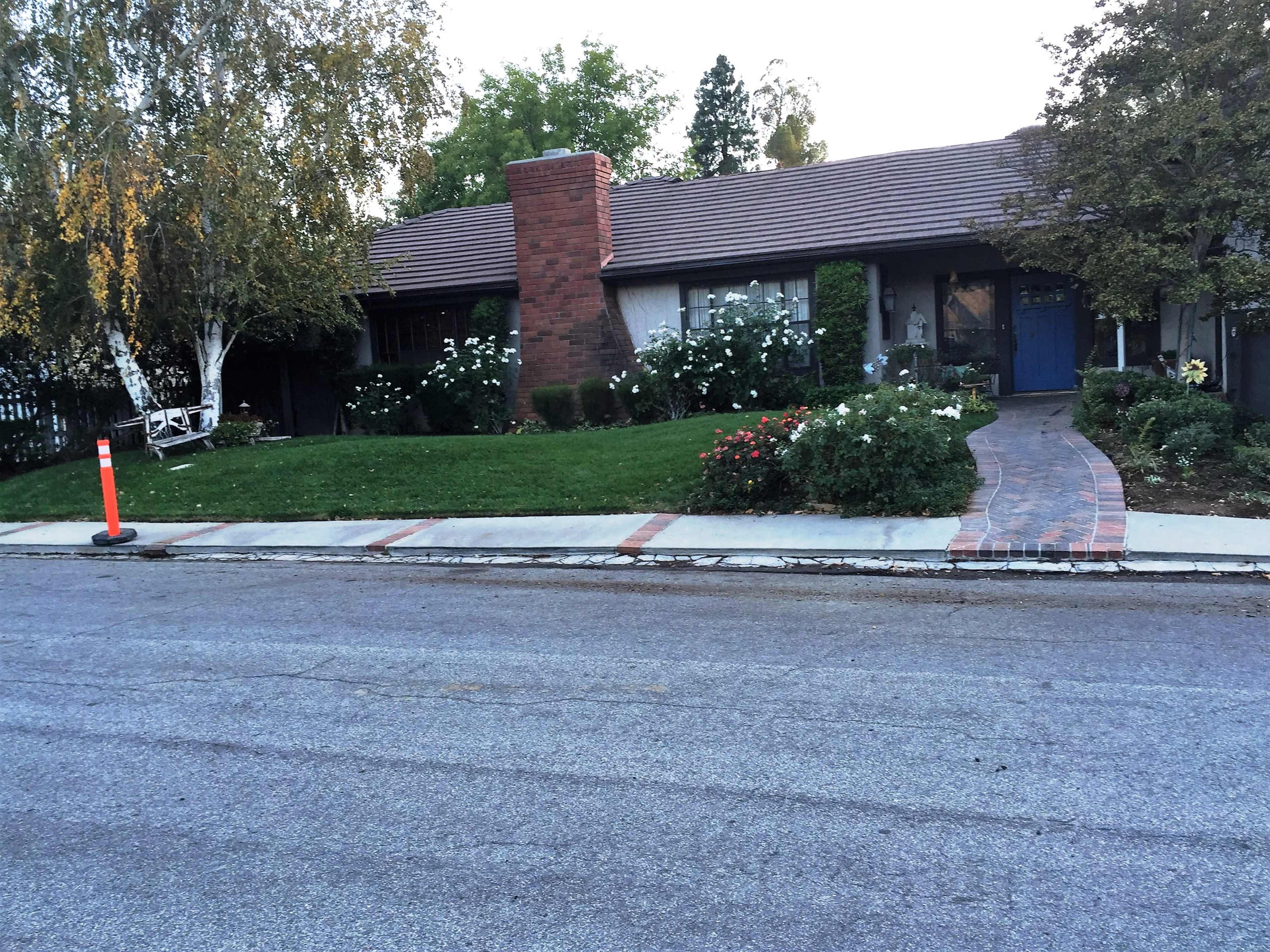 We are in a quiet suburban neighborhood with unique houses. It is roomy. The living room is decorated in a unique and intrigueing way. The backyard is spacious with a great view. Image in Newhall, Santa Clarita, CA