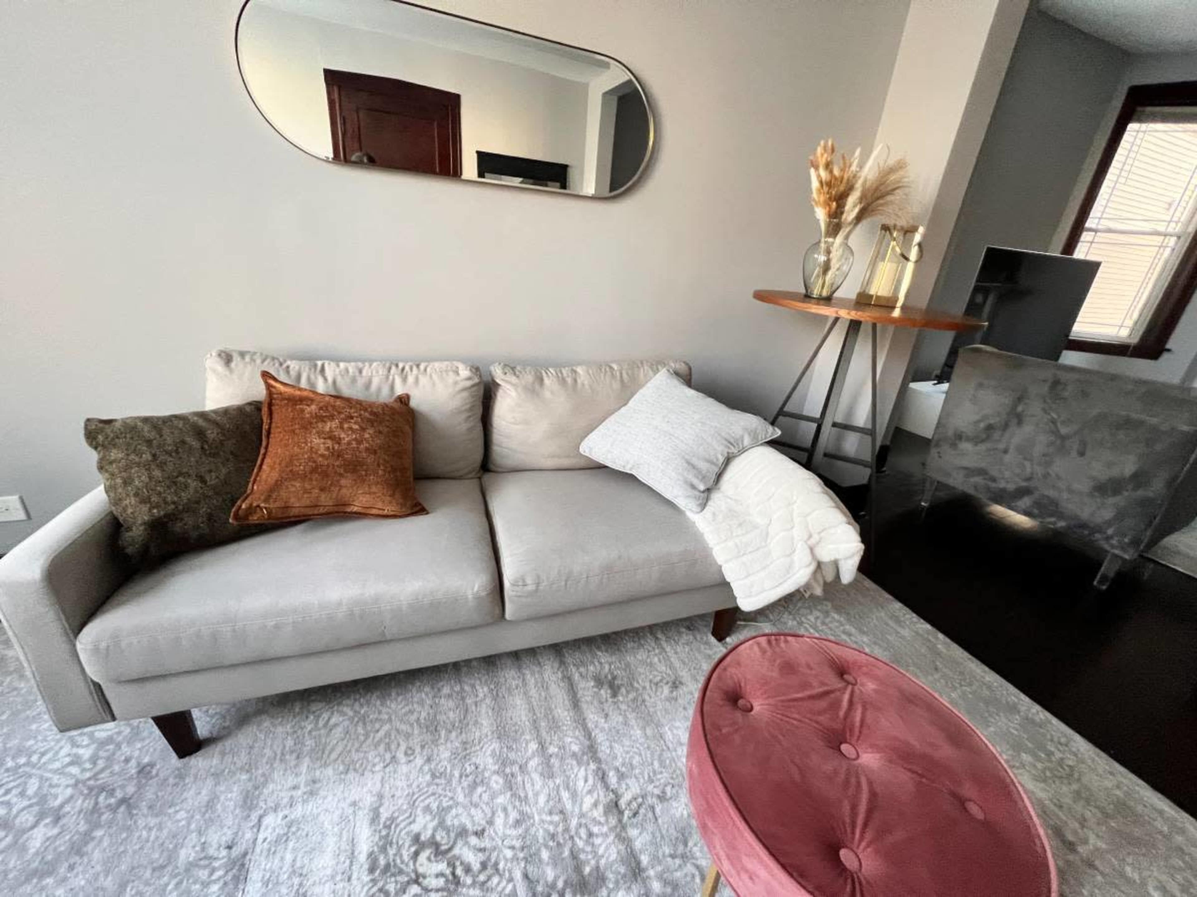 Logan Square Modern Apartment Image in Logan Square, Chicago, IL