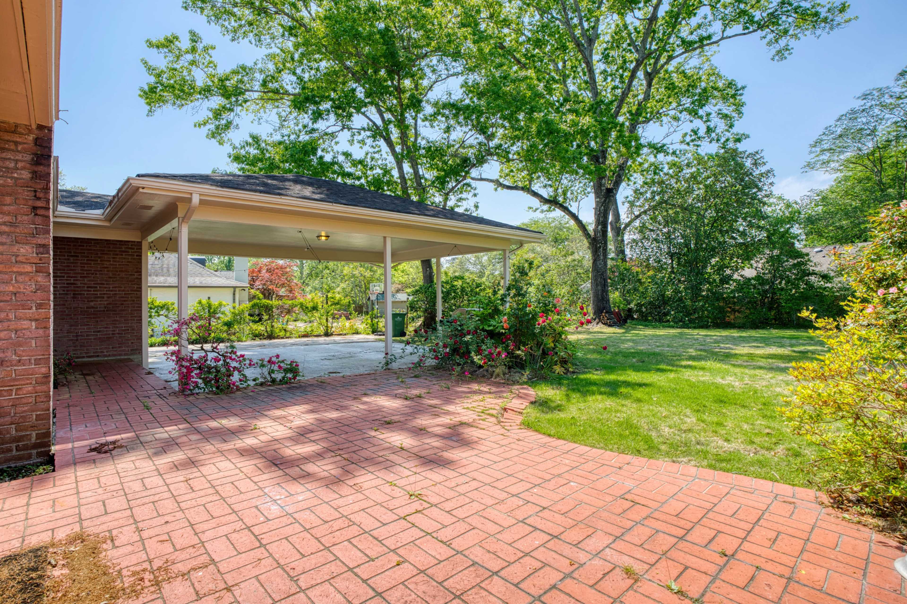 Charming 1965 Gem with Spacious Yard- Ideal for Gatherings, Retreats & Photoshoots Image in McGehee/Allendale, Montgomery, AL