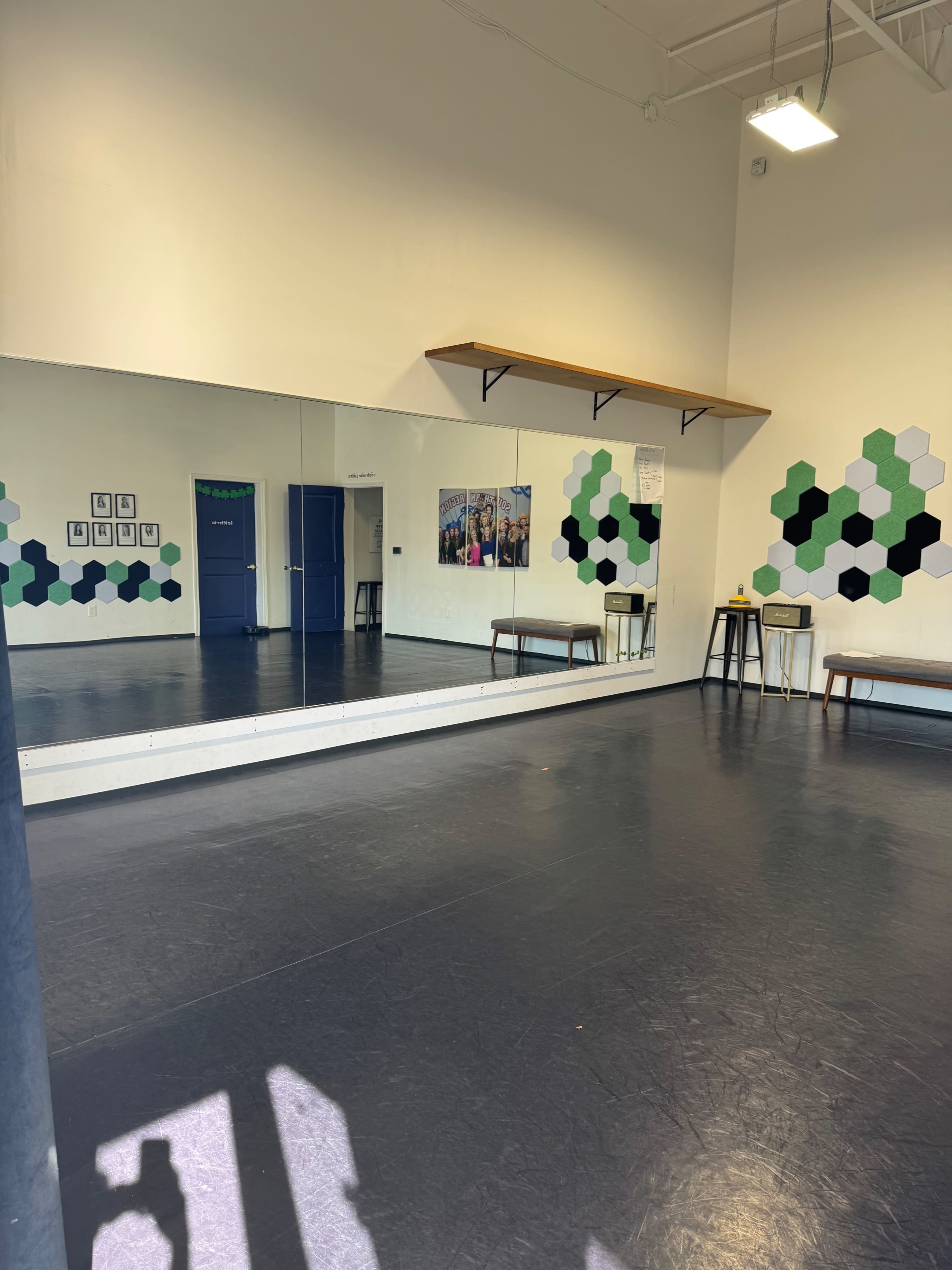 In-Town 4,000sqft fully renovated wearhouse space, high ceilings & Loading dock - LARGE STUDIO Image in Lindridge-Martin Manor, Atlanta, GA