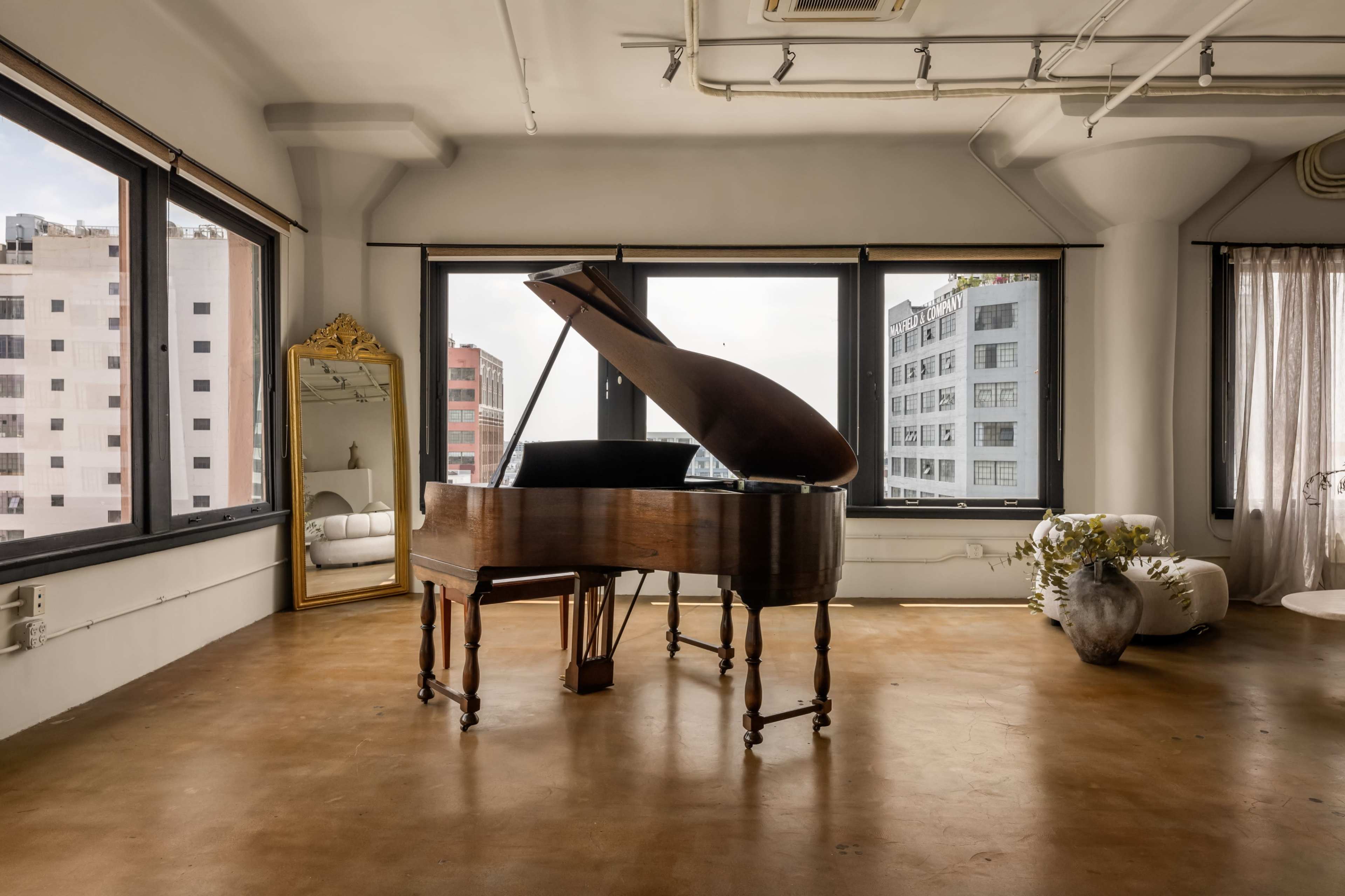 9th Floor DTLA Loft with 180° Views Image in Central LA, Los Angeles, CA