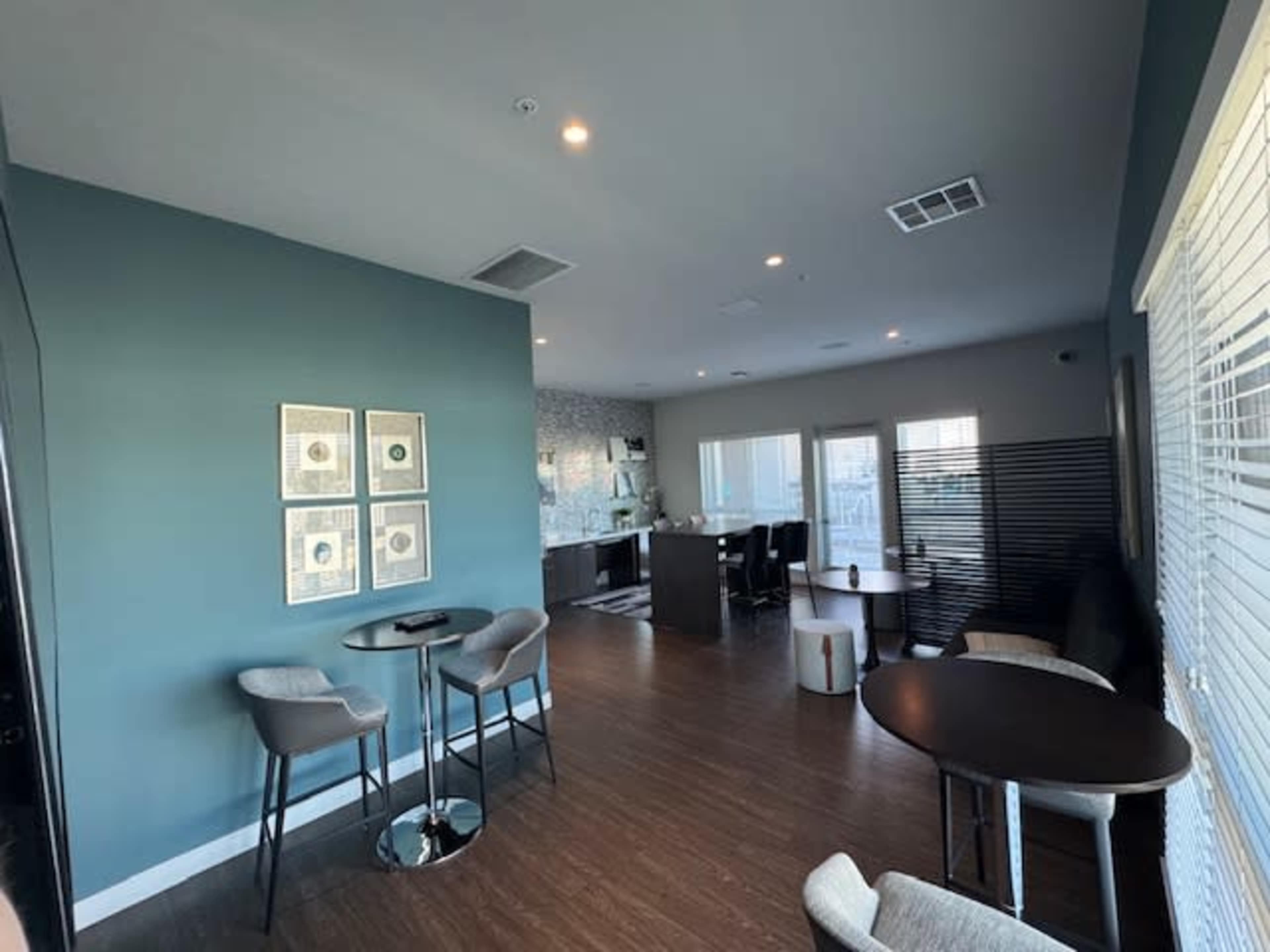 Rooftop Lounge With Sweeping Views in Koreatown Image in Westlake, Los Angeles, CA