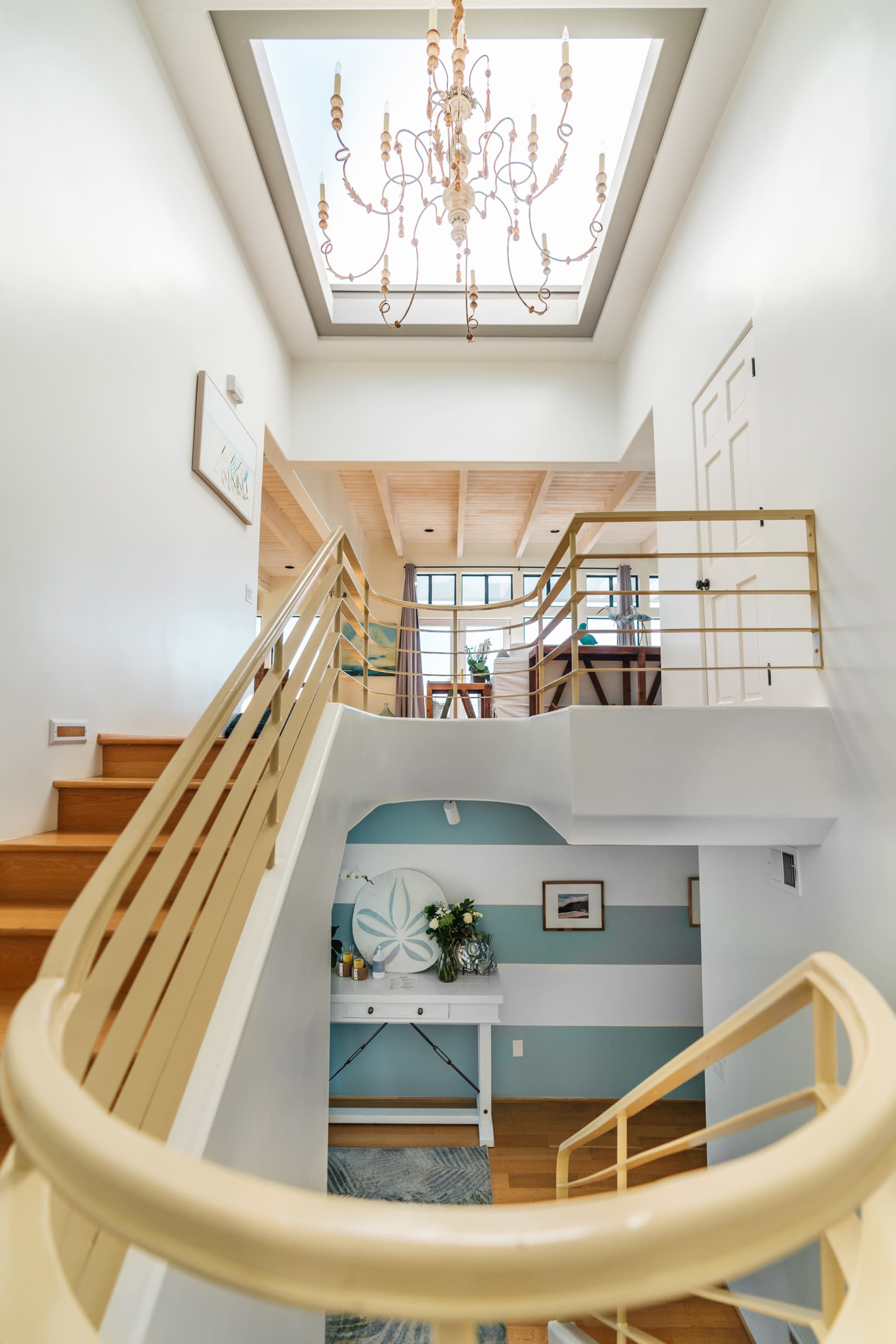 Luxury 3-bd house with ocean views Image in Summerland, Summerland, CA