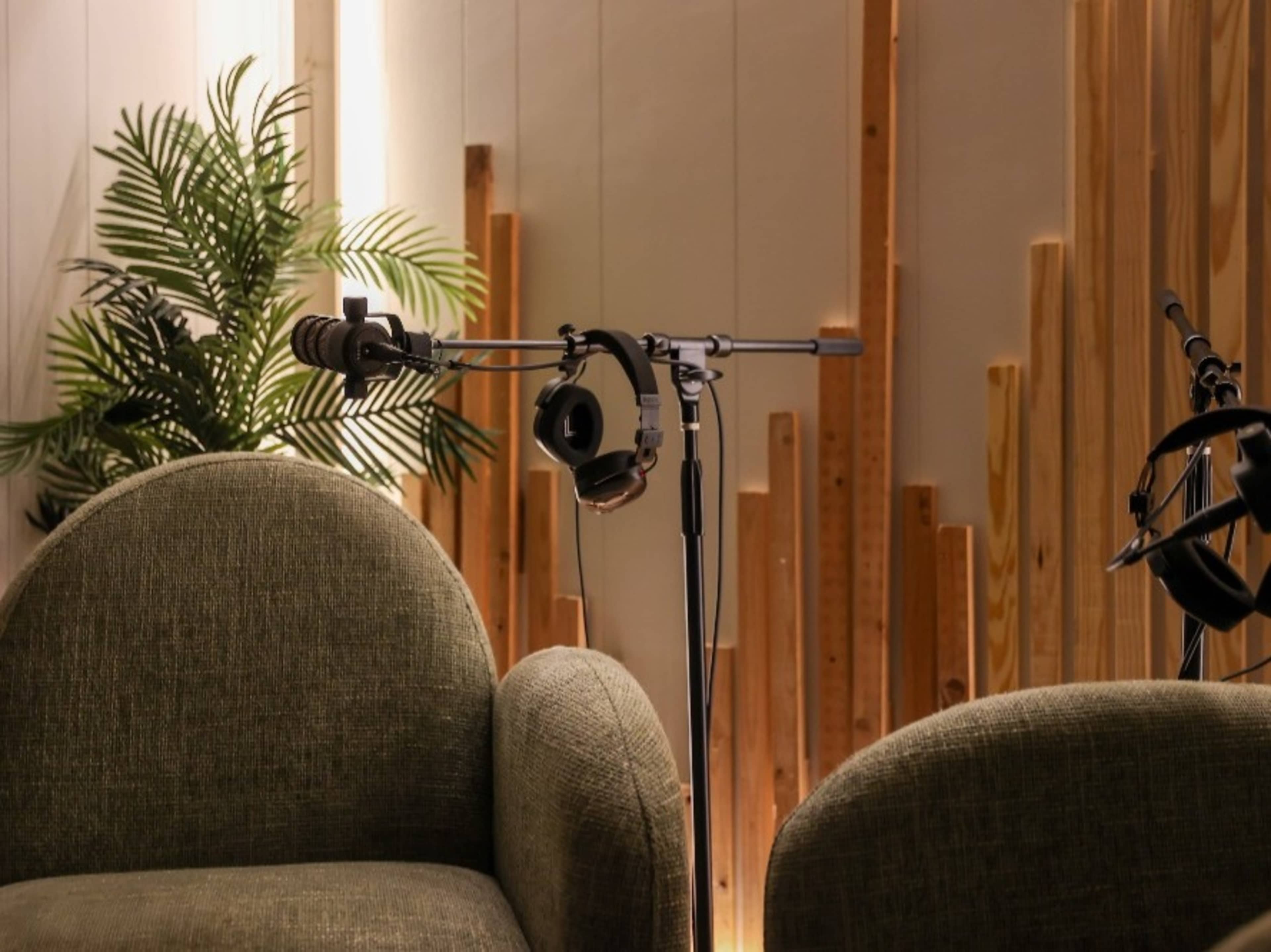 Alternate Set – Neutral Room