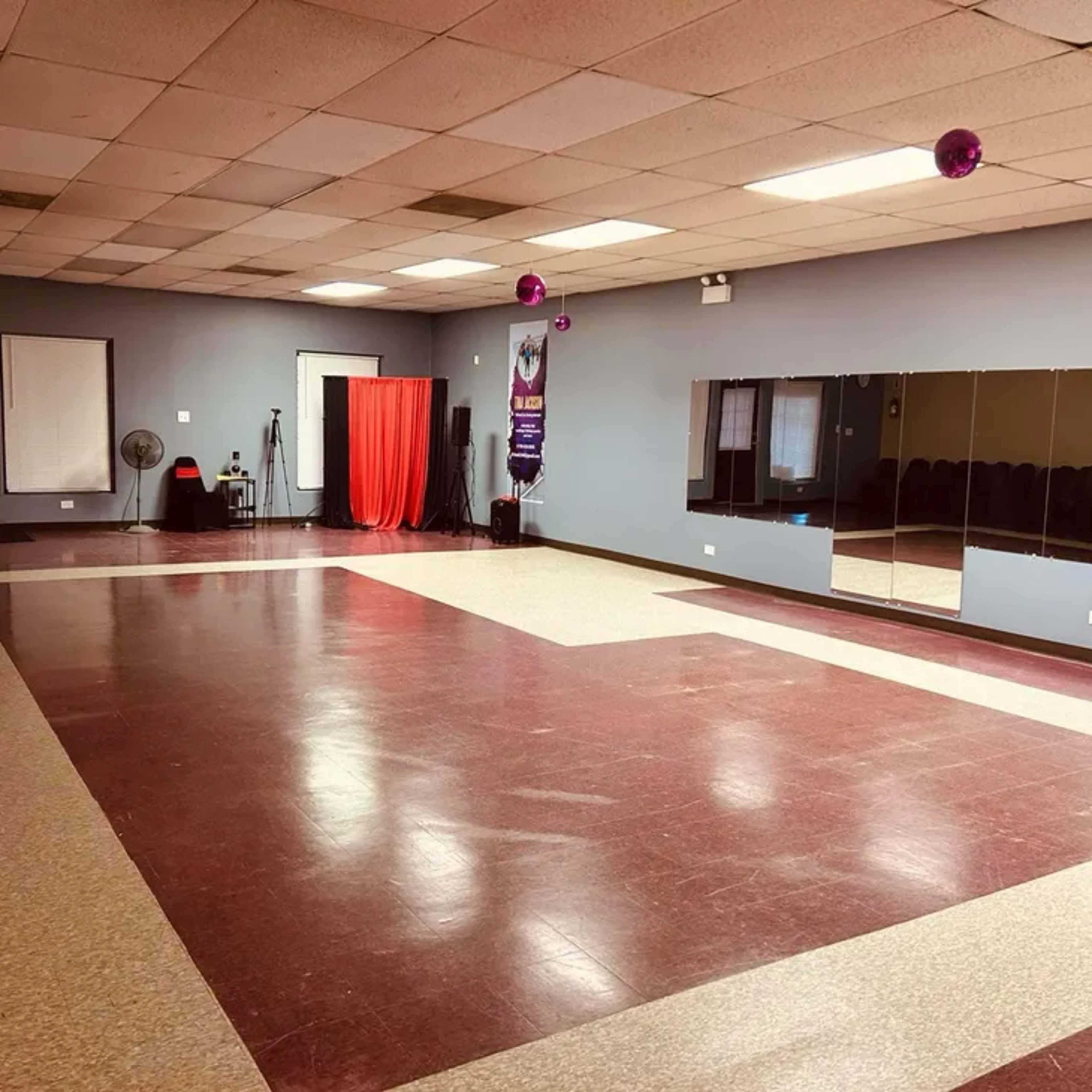 Multipurpose Studio for Dance, Meetings, Church Gatherings & Events Image in Bloom Township, Steger, IL