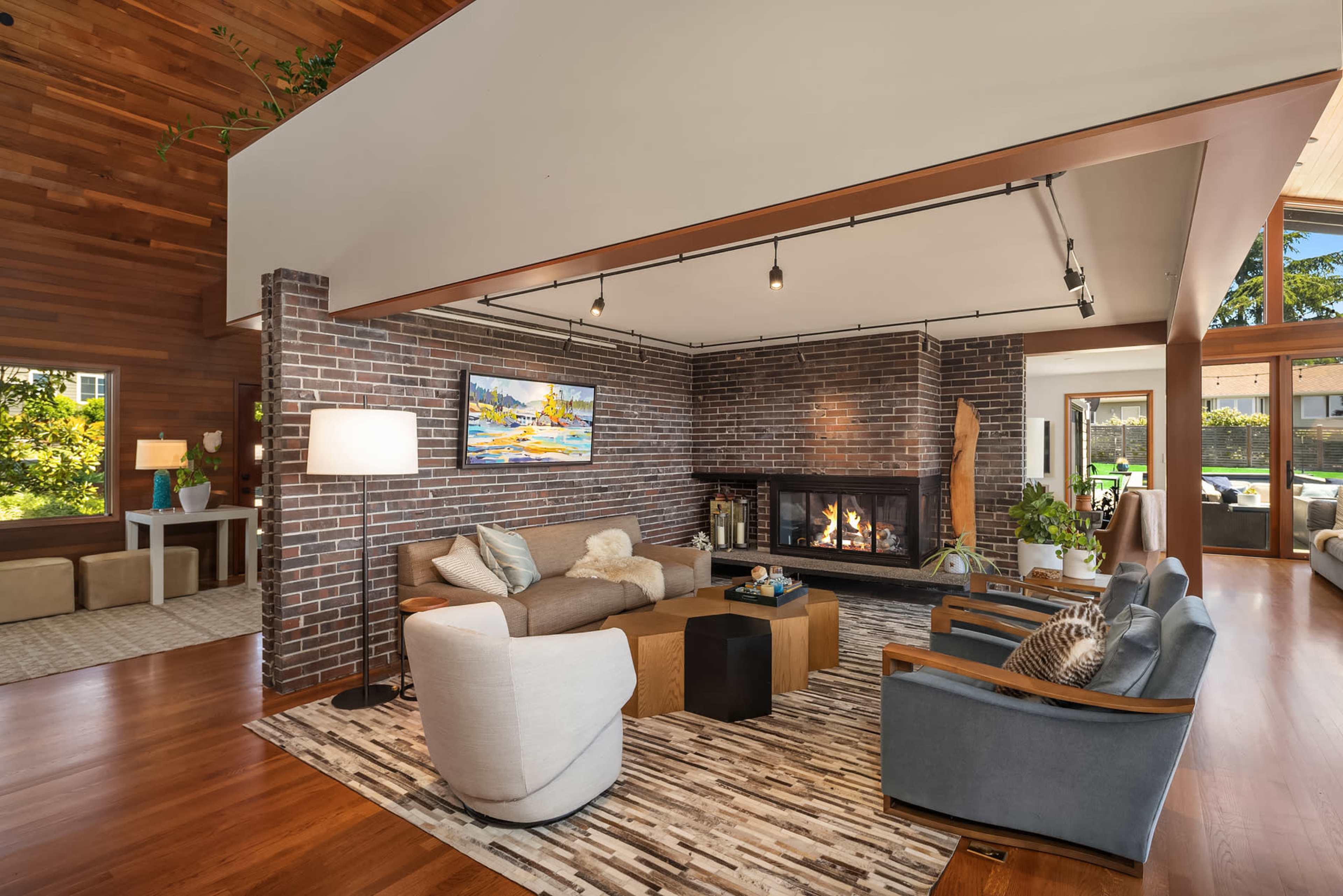 Midcentury Modern Home with Sweeping Views of Lake Washington, Mt. Ranier and the Space Needle Image in Inglewood-Finn Hill, Kirkland, WA