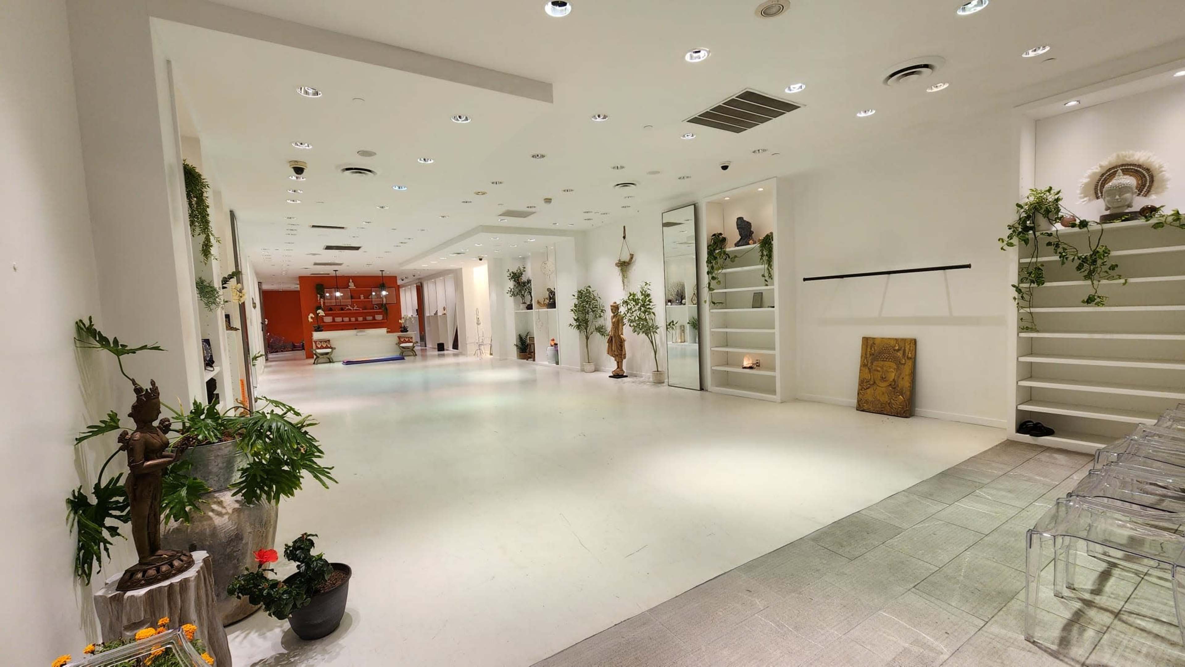 Bright & Spacious Yoga & Meditation Studio at 3rd Street Promenade Image in Downtown, Santa Monica, CA