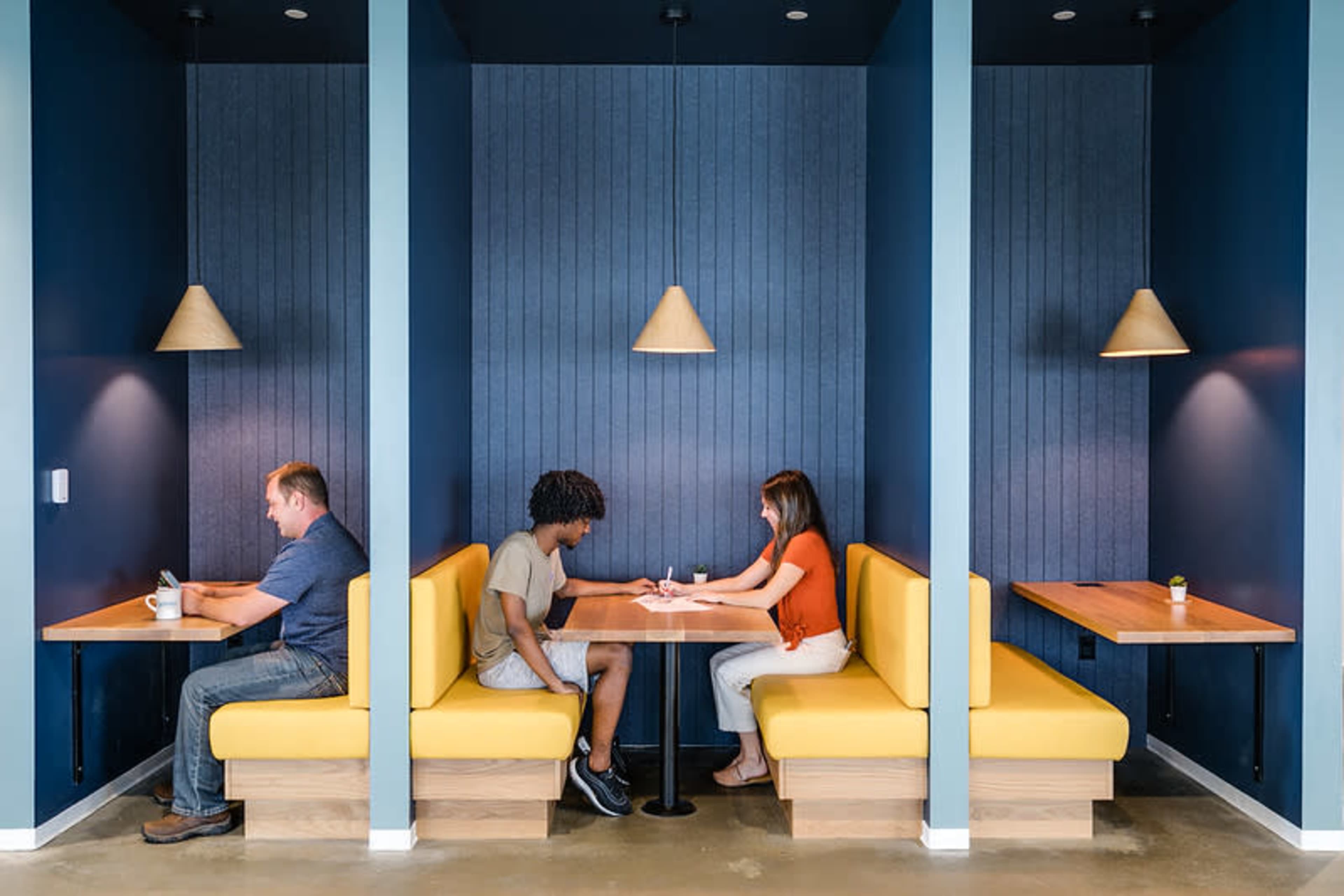 Professional 8-Person Meeting Room in Virginia Beach | Sandbridge Image in Northwest, Virginia Beach, VA