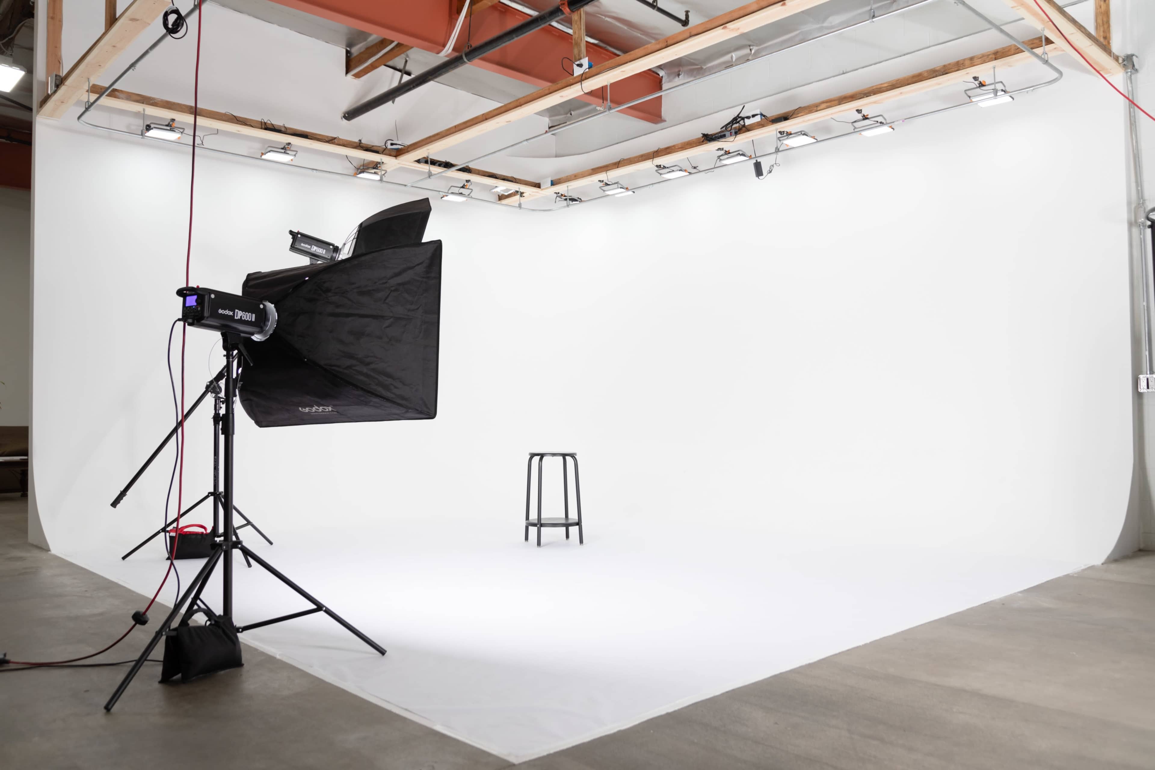 Fully-Equipped Spacious Photo & Video Studio with Pre-lit Cyc in Downtown LA Image in Central LA, Los Angeles, CA