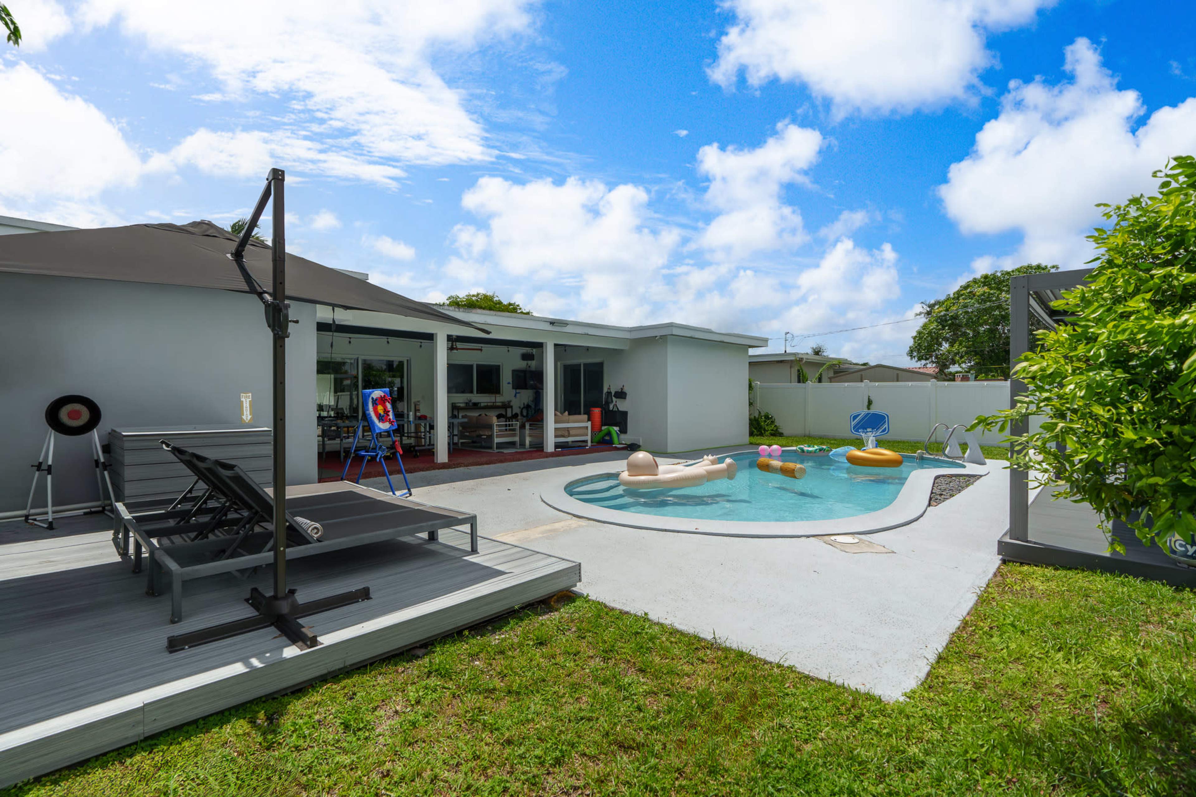 Awesome Open Space 5-bed Luxury Shooting space / rentable 1+ night Image in Hollywood Hills, Hollywood, FL