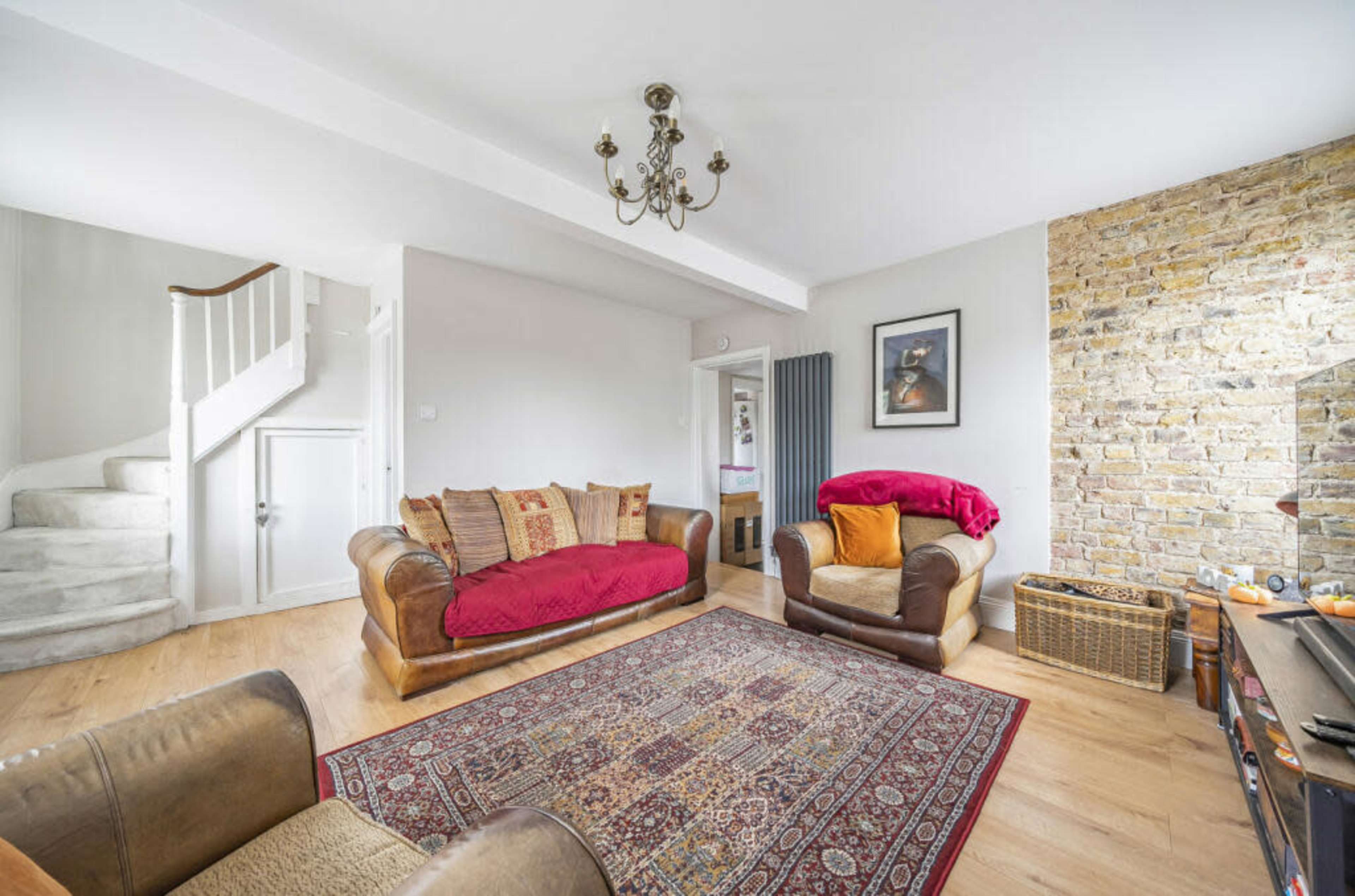 Charming dual aspect character apartment with beautiful views and light Image in Woking, Woking, ENG