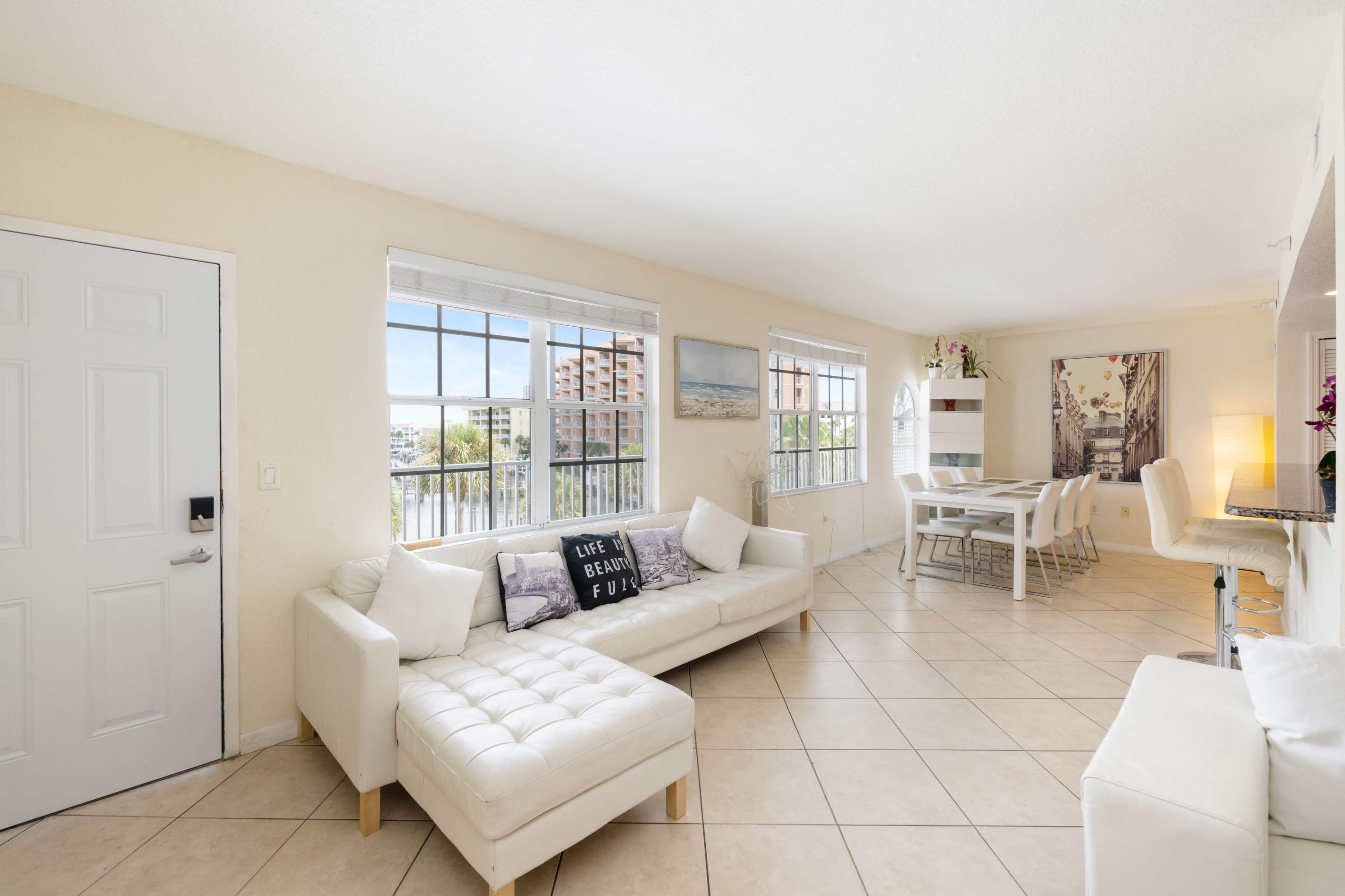 Comfortable Apartment with Convenient Location Image in Clearwater Beach, Clearwater, FL