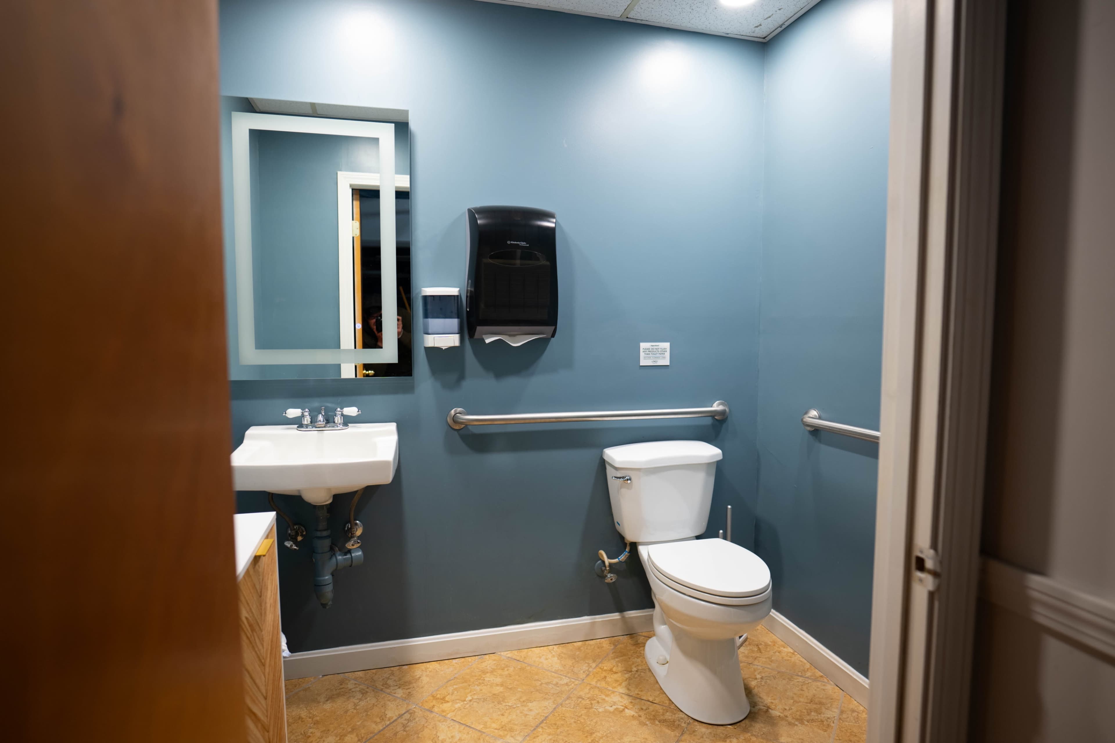 Convenient Urban Photography Studio with Large Windows Image in East Providence, Riverside, RI