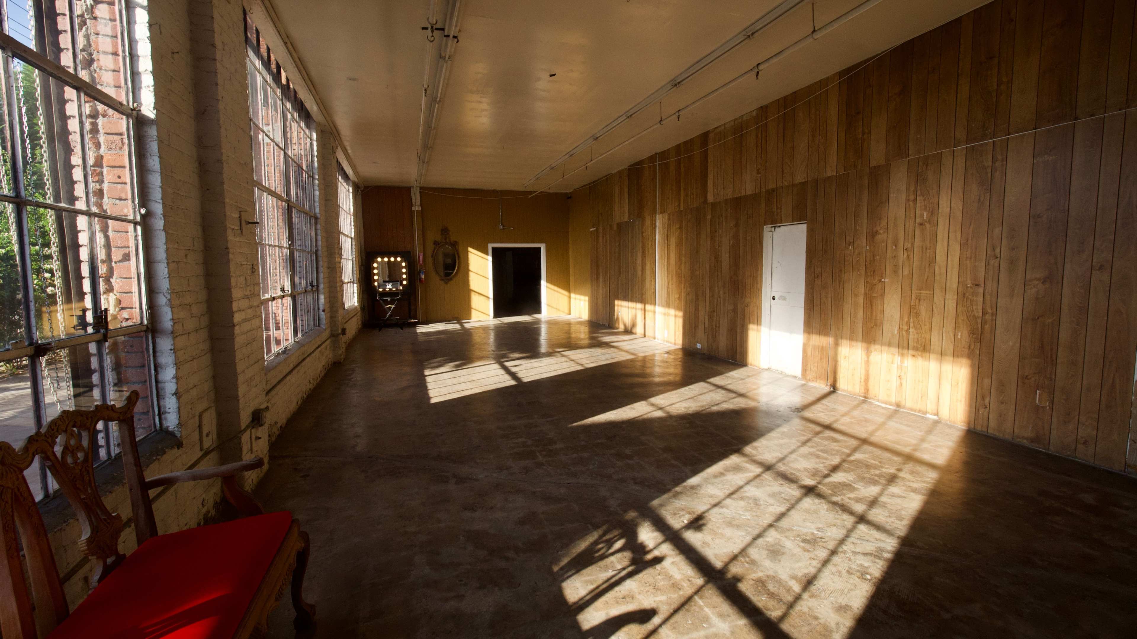 Retro Loft Daylight Studio Image in South Los Angeles, Los Angeles, CA