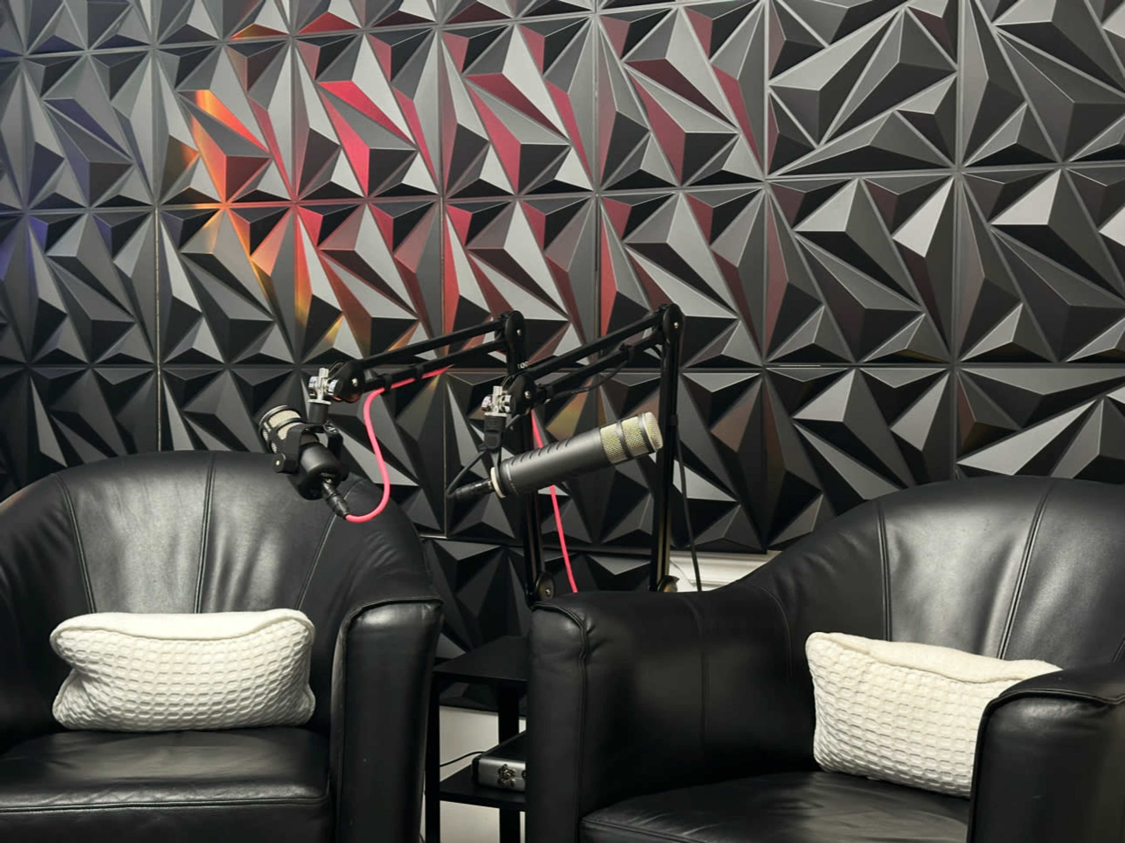 Midtown Toronto Podcast Video and Audio Studio Image in Sherwood Park, Toronto, ON