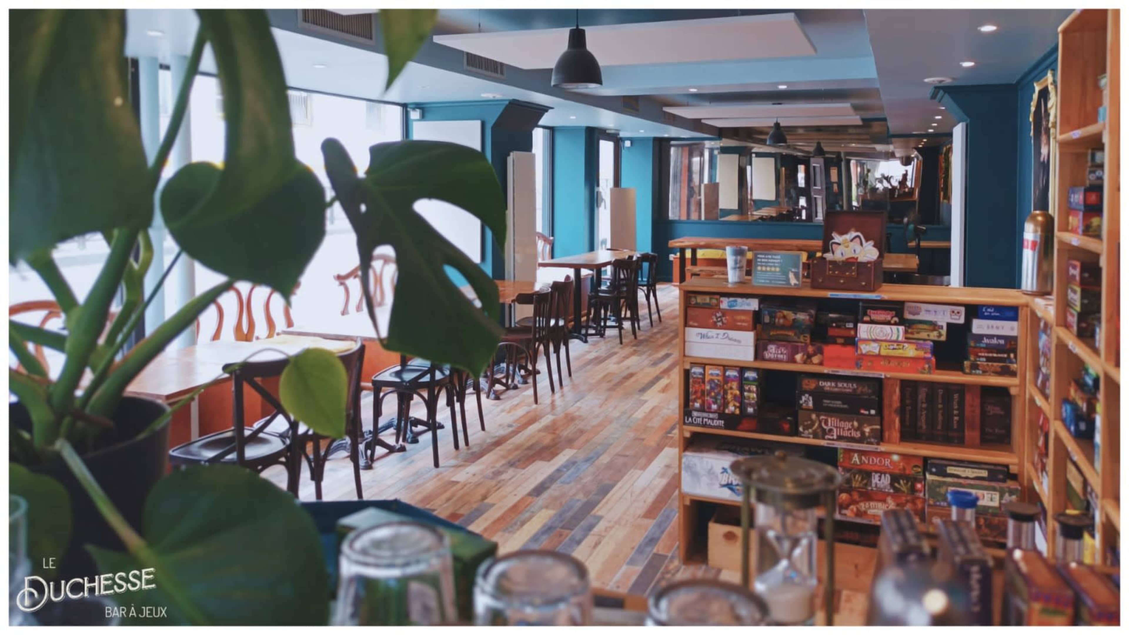 Bar à Jeux de société - grand espace lumineux Image in Folie-Méricourt, Paris