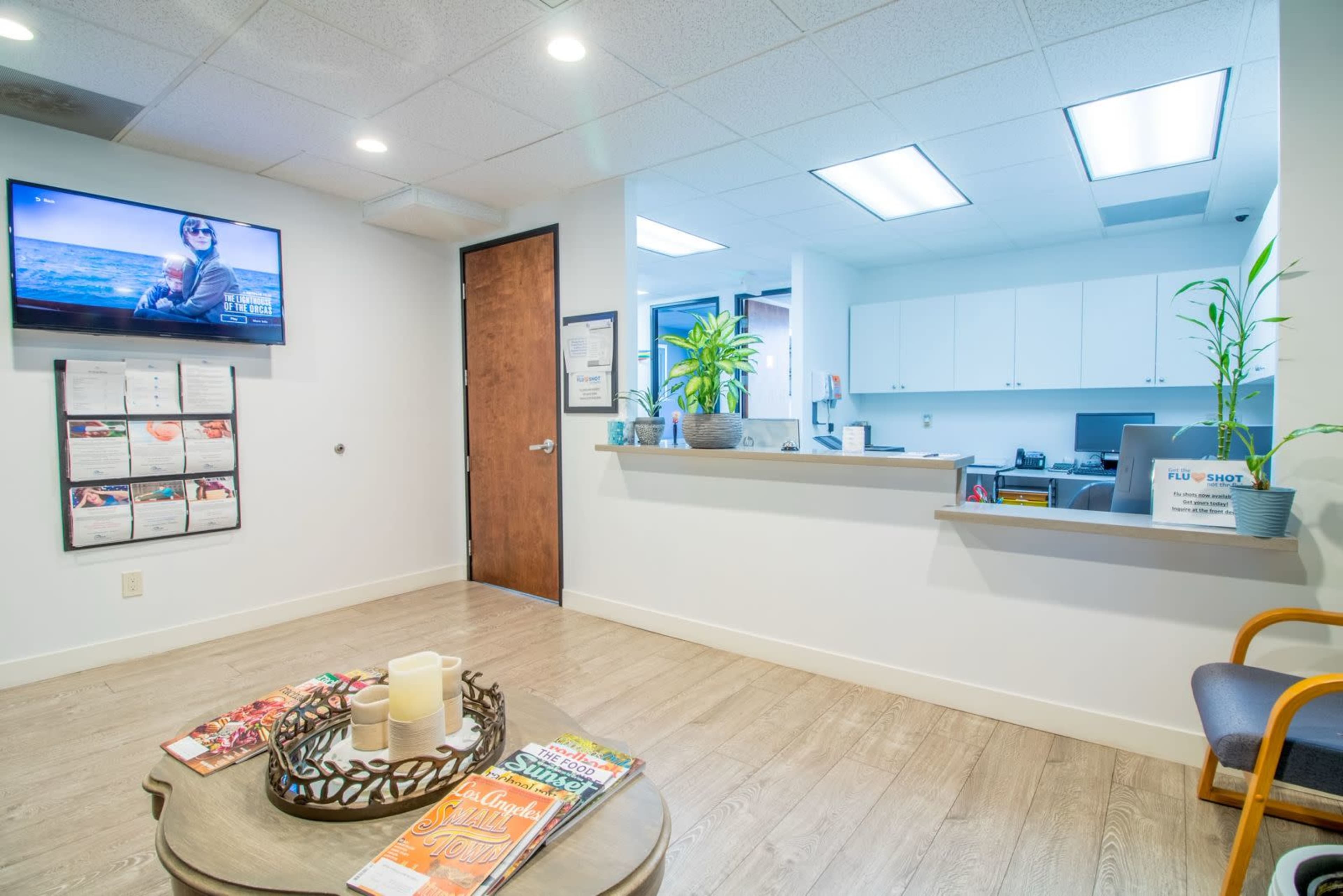 Medical Clinic with Doctor’s Offices, Exam Rooms, Open Lab, Front Desk, Small Kitchen, and Reception Area Image in Woodland Hills, Los Angeles, CA