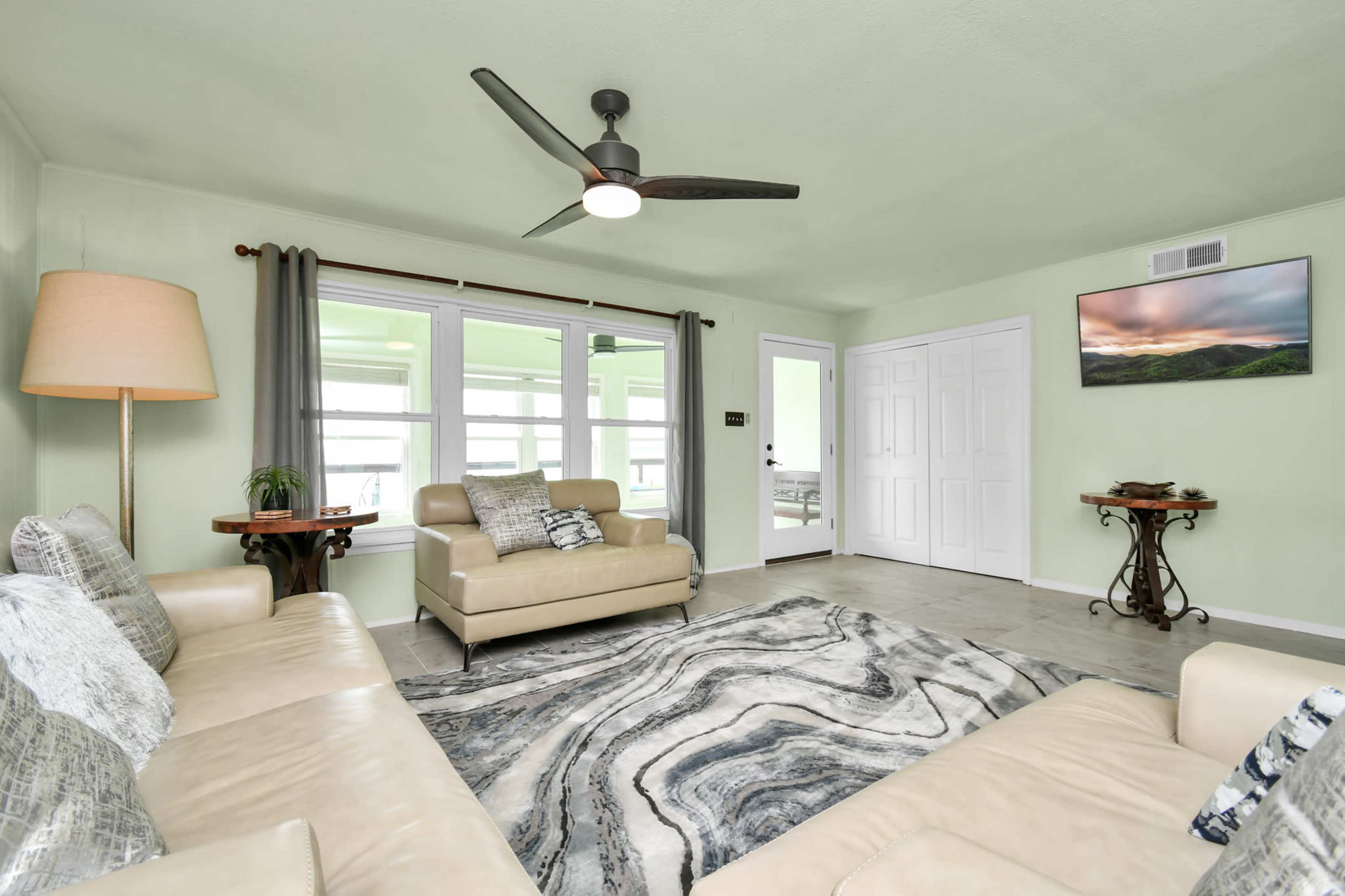 Bayfront Home with Large Backyard and Deck Image in San Leon, San Leon, TX