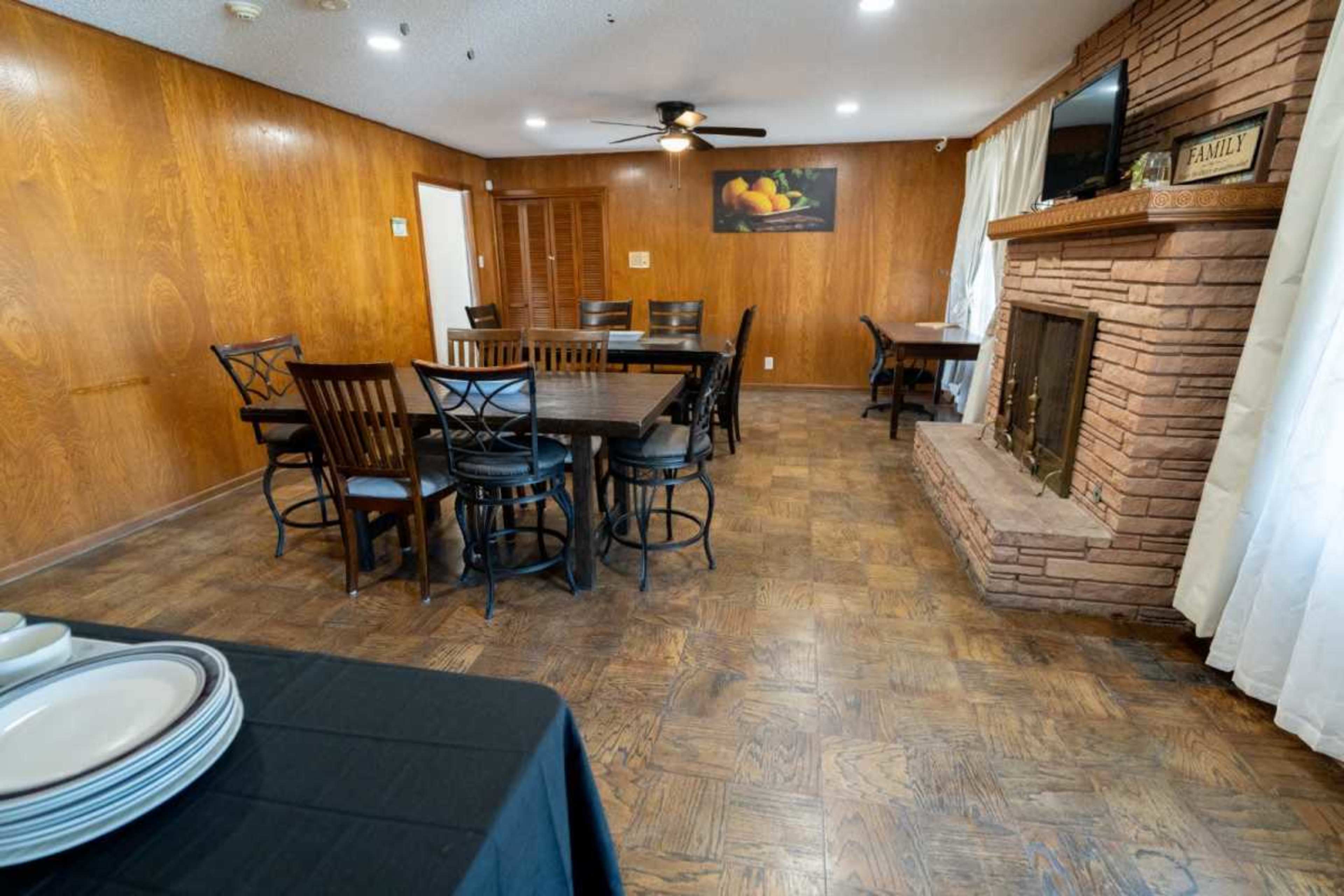 Casa de Ensueño con Amplio Patio para Eventos Image in Colonia del Valle, El Paso, TX