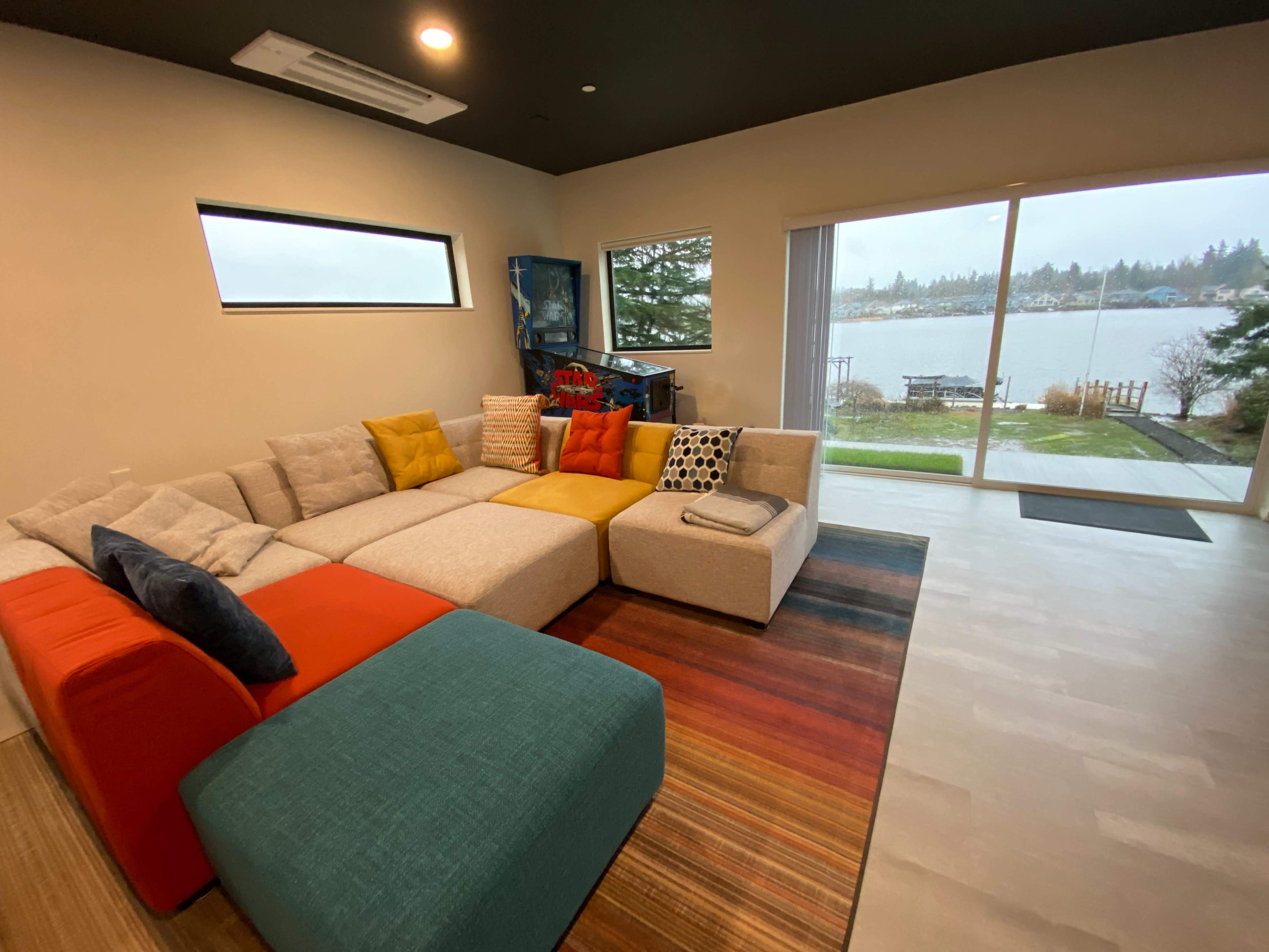Ultra-modern lakeside home with lake and mountain views. Image in , Fairview, OR