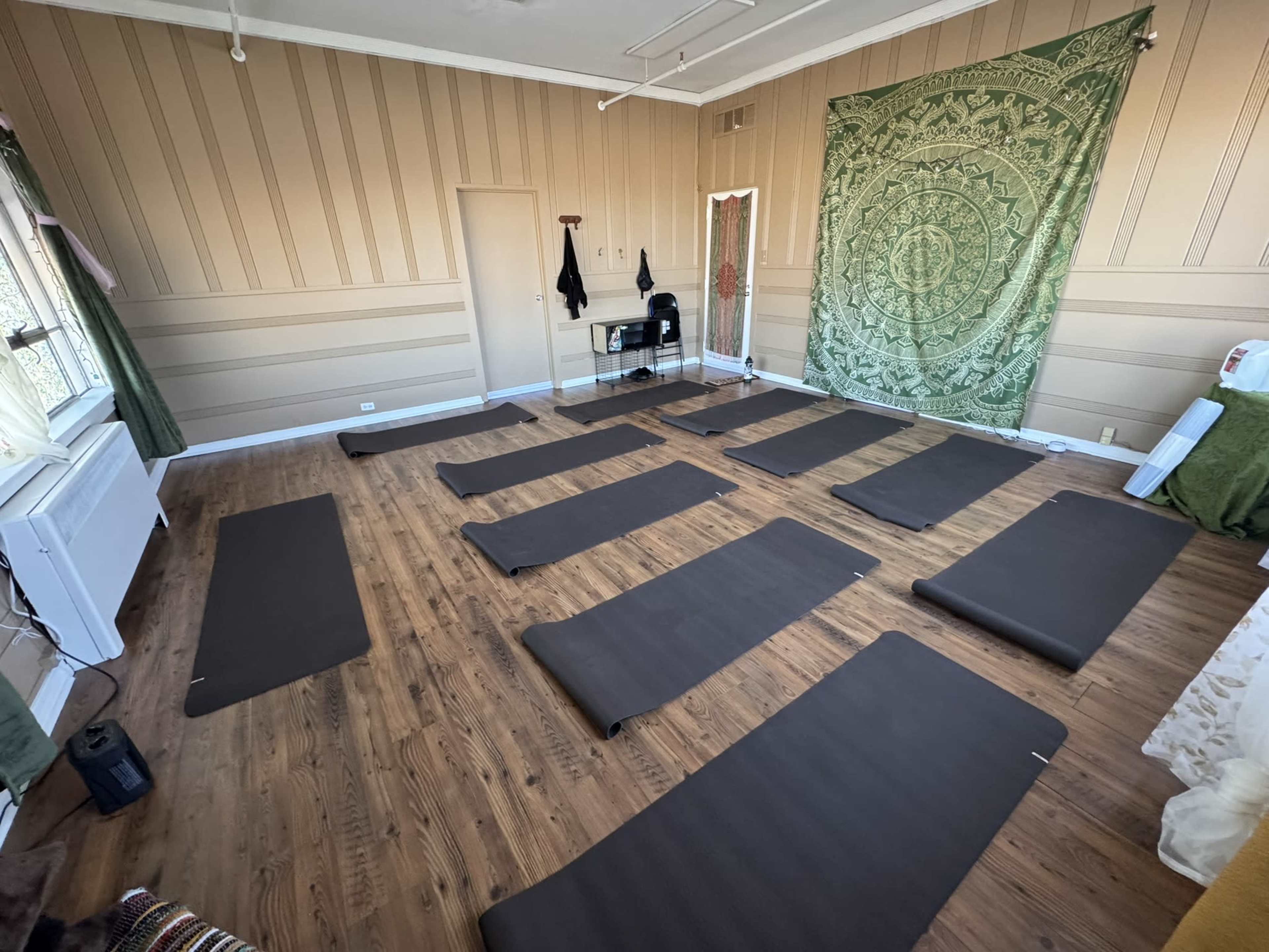 Studio with lots of natural daylight Image in Overland, Denver, CO