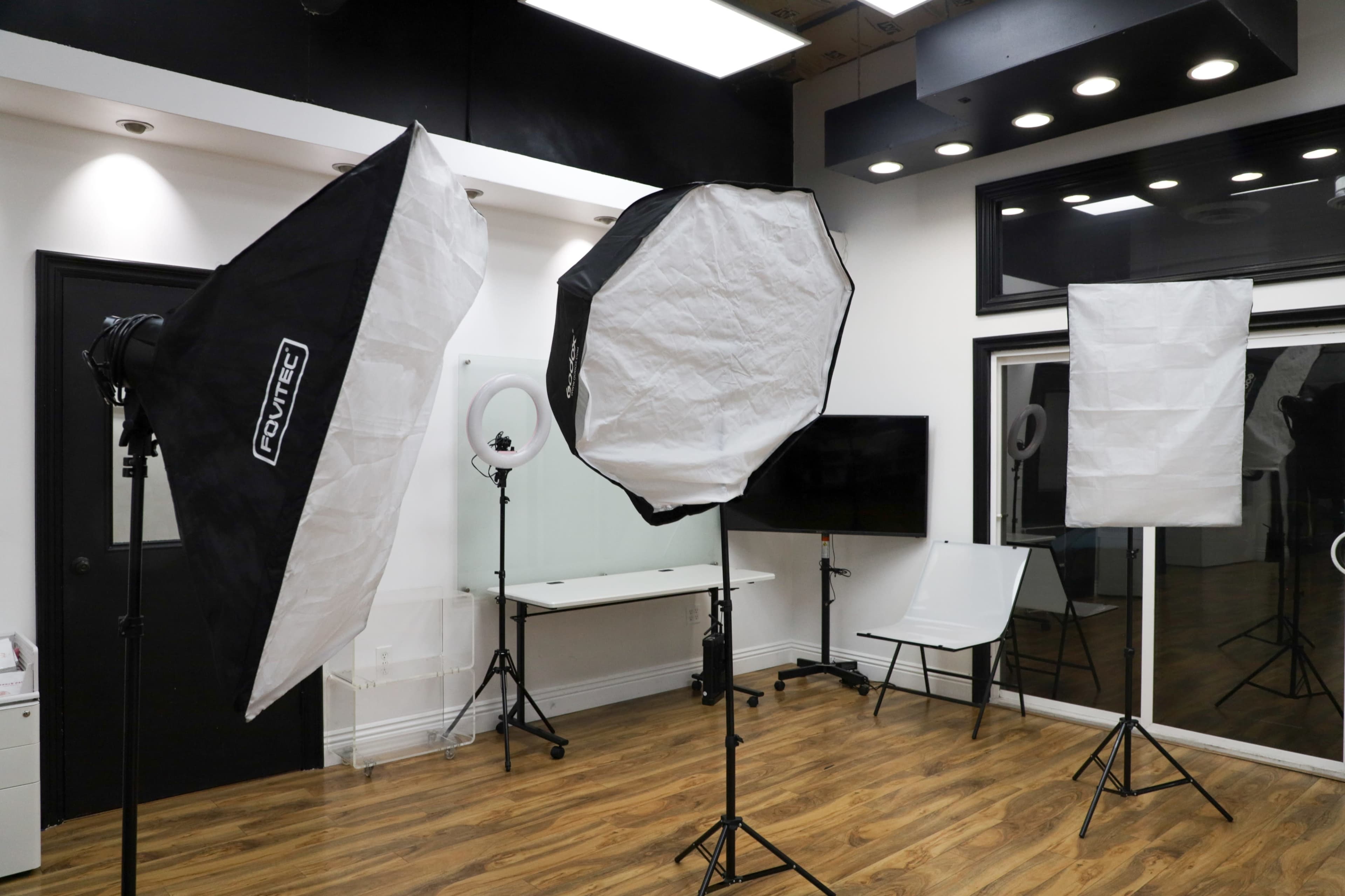 Chic Creative Studio for Photo, Video, Podcast & Events Image in Aliso Viejo, Aliso Viejo, CA