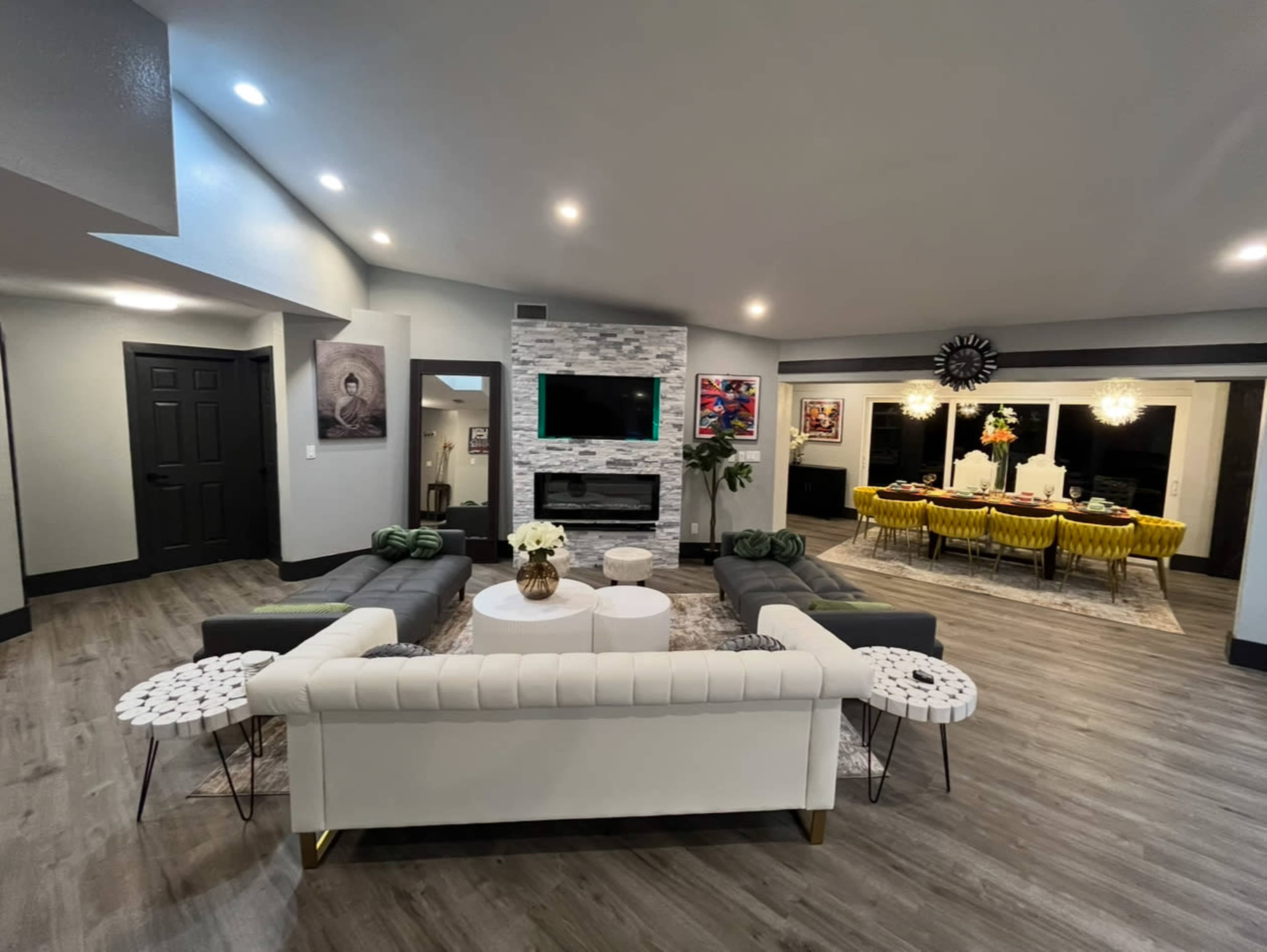 Modern house with Resort Venue  by the Mackinac Canal Image in Hancock, Cape coral, FL