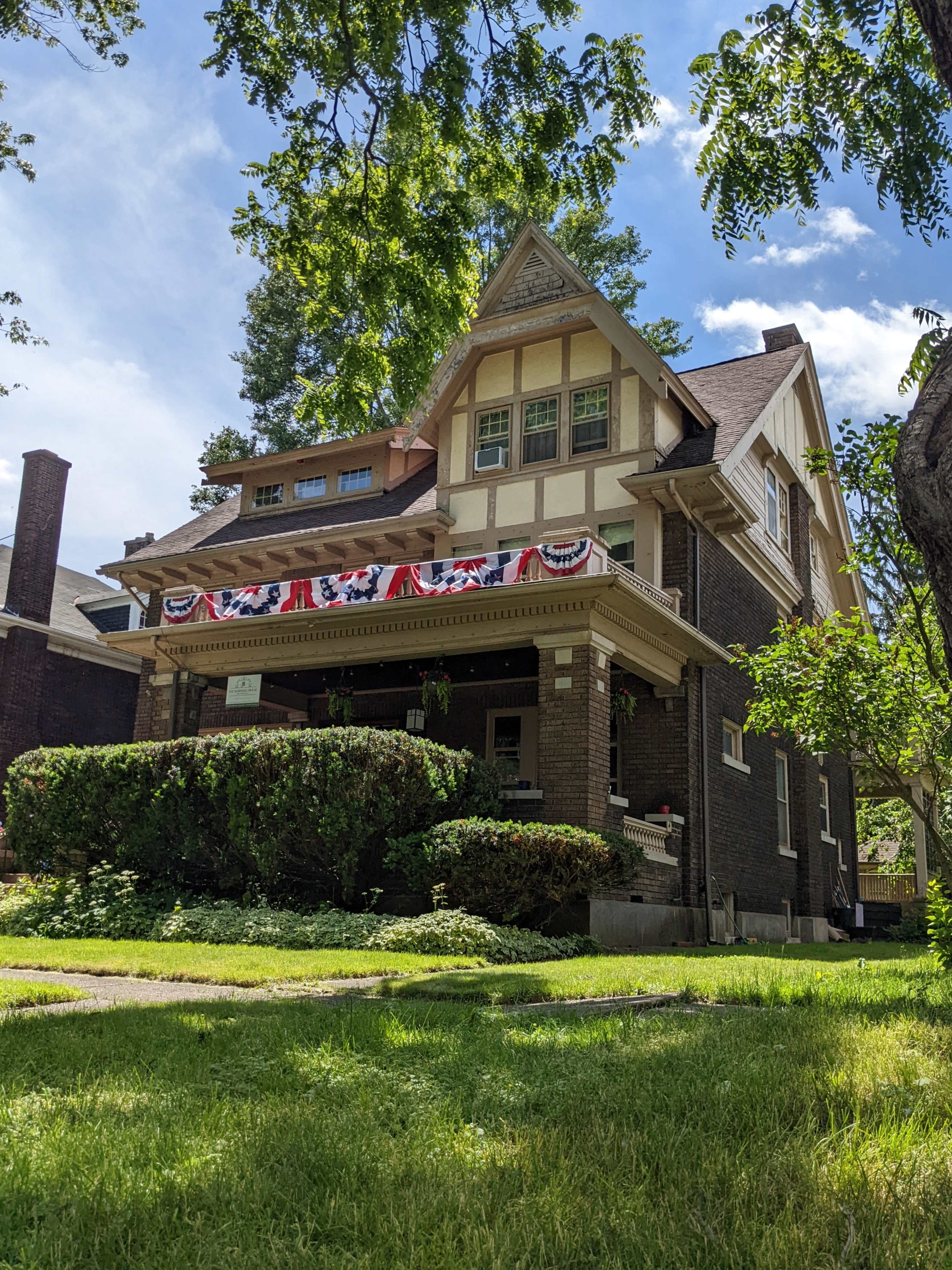 National and State Historic Registered 1913 Arts and Craft Bed and Breakfast 2 Blocks from Niagara Falls State Park Image in Niagara Falls, Niagara Falls, NY