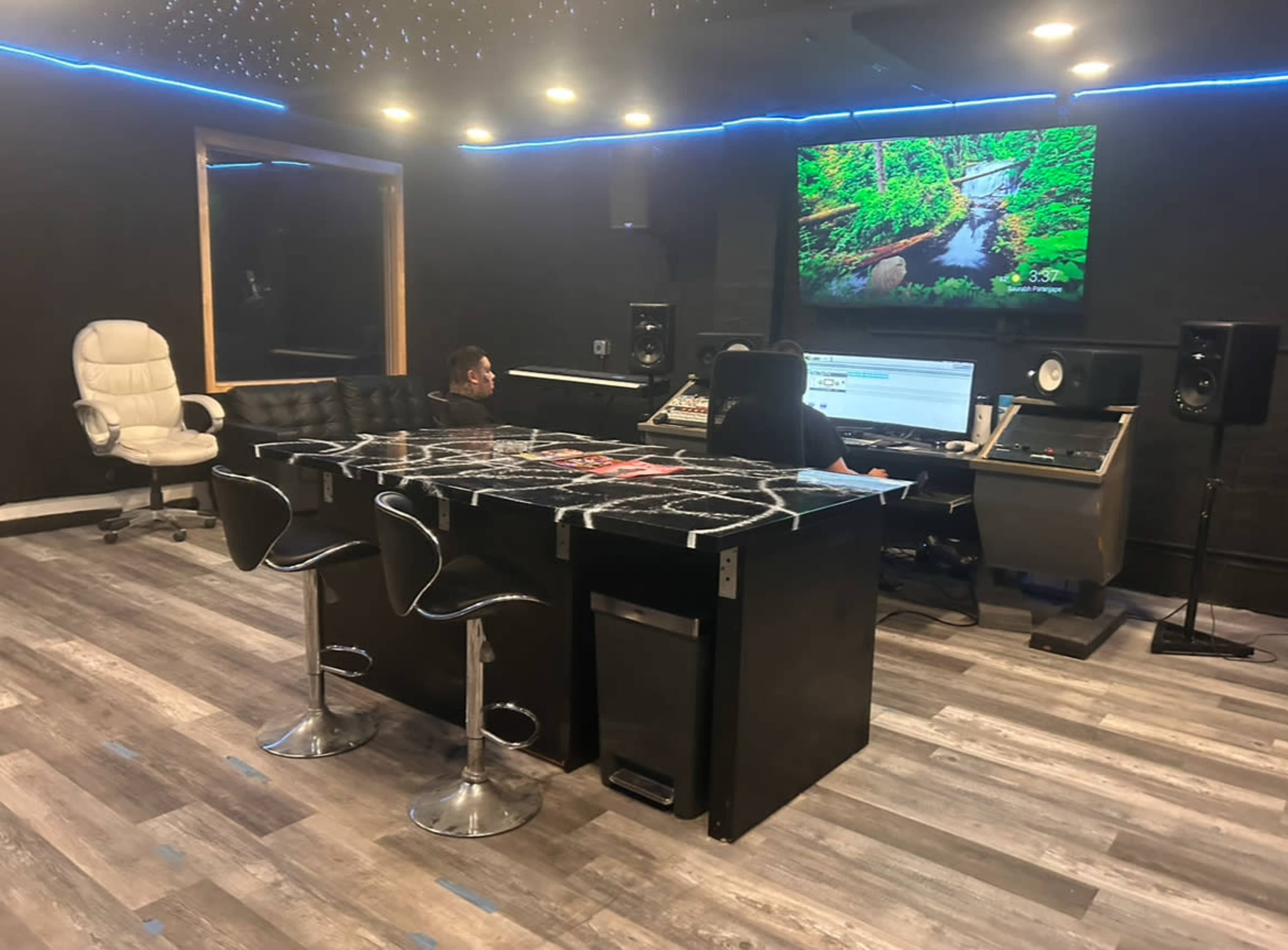 Spacious Luxury Recording Studio with top equipment Image in Central LA, Los Angeles, CA