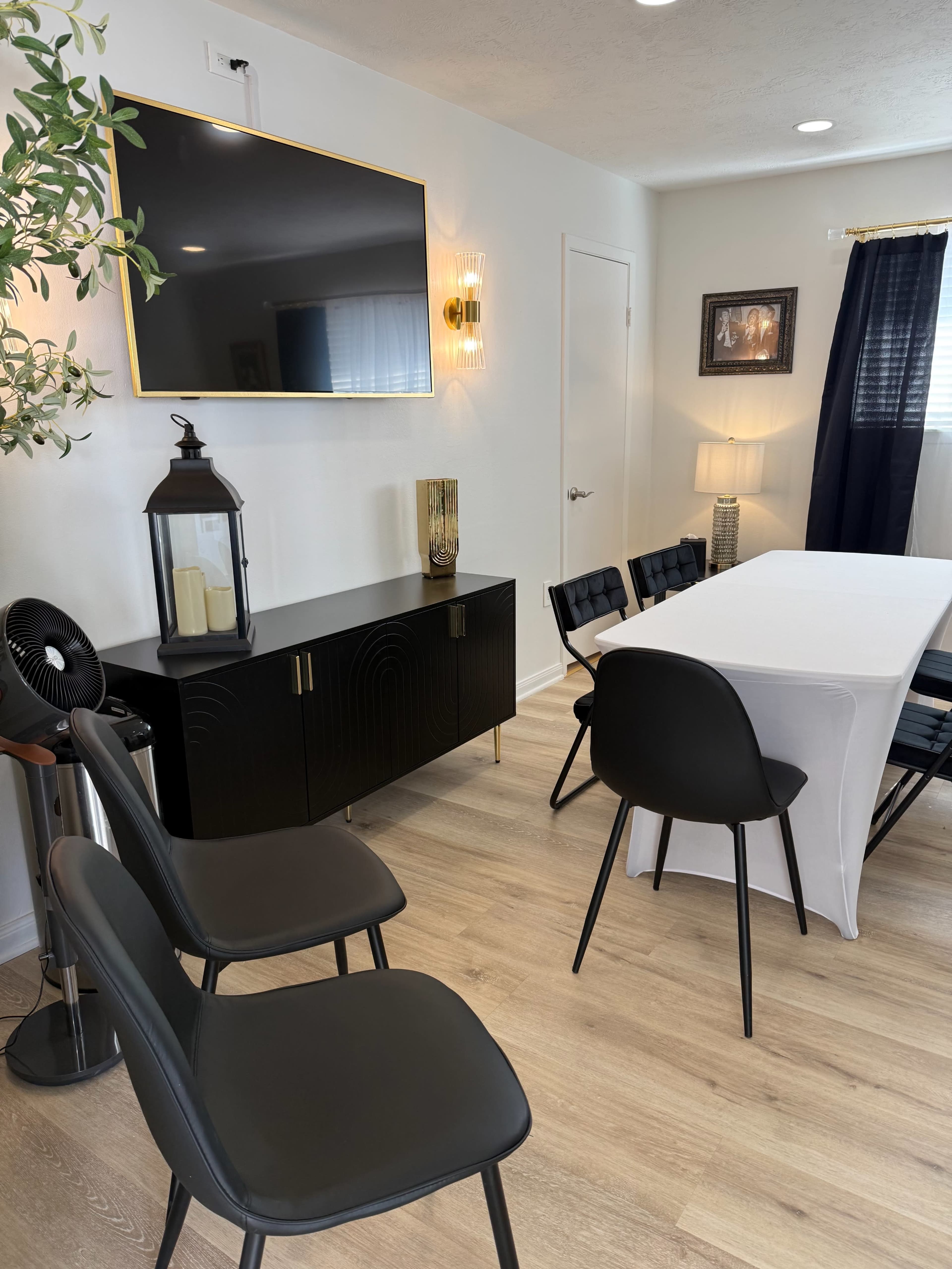 The Woodlands Area Sophisticated Cafe and Private Meeting Room or a Vibrant Party Space Image in , Spring, TX