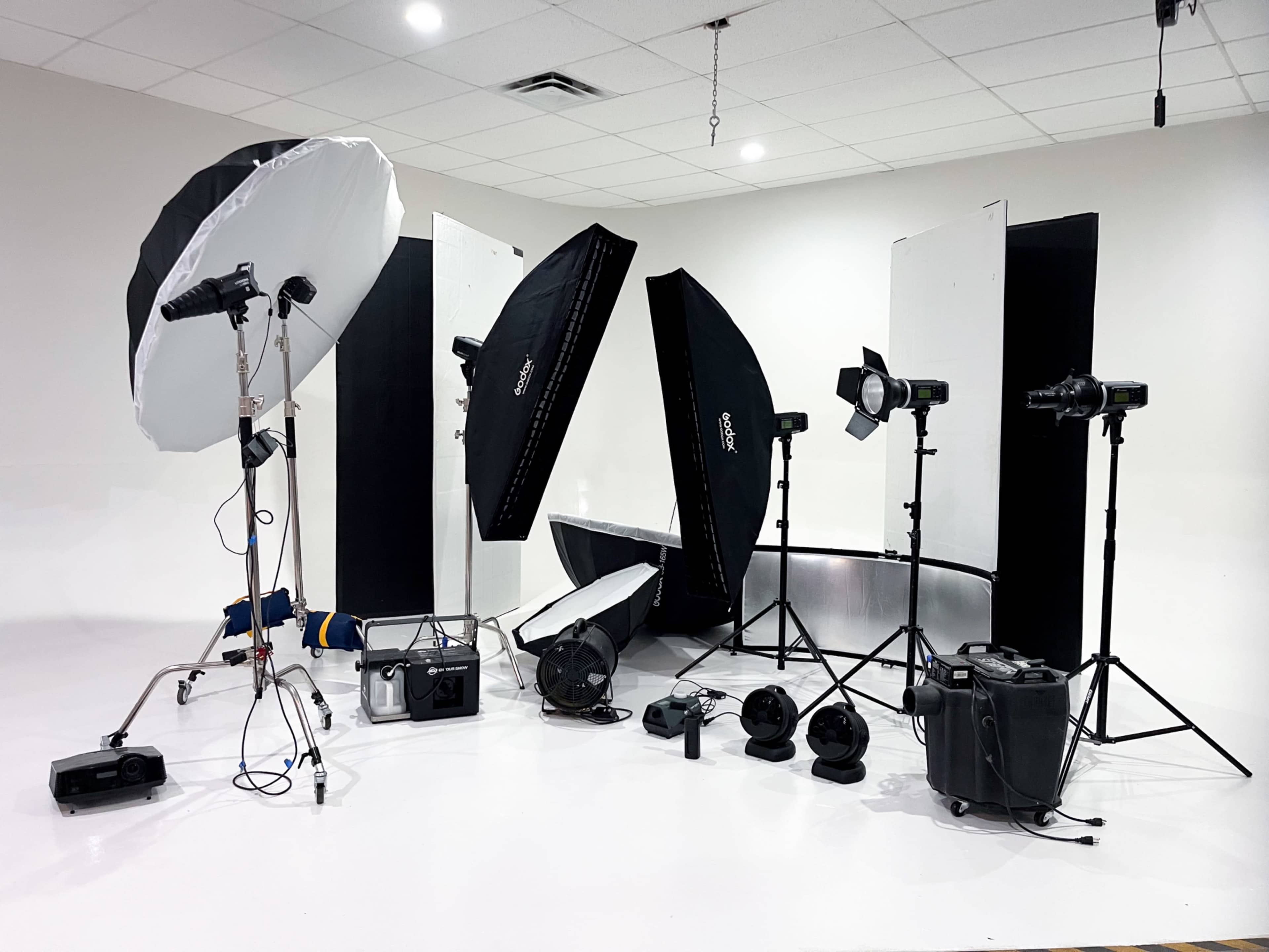 Huge fully equipped photo studio Image in Bear Creek, Irving, TX