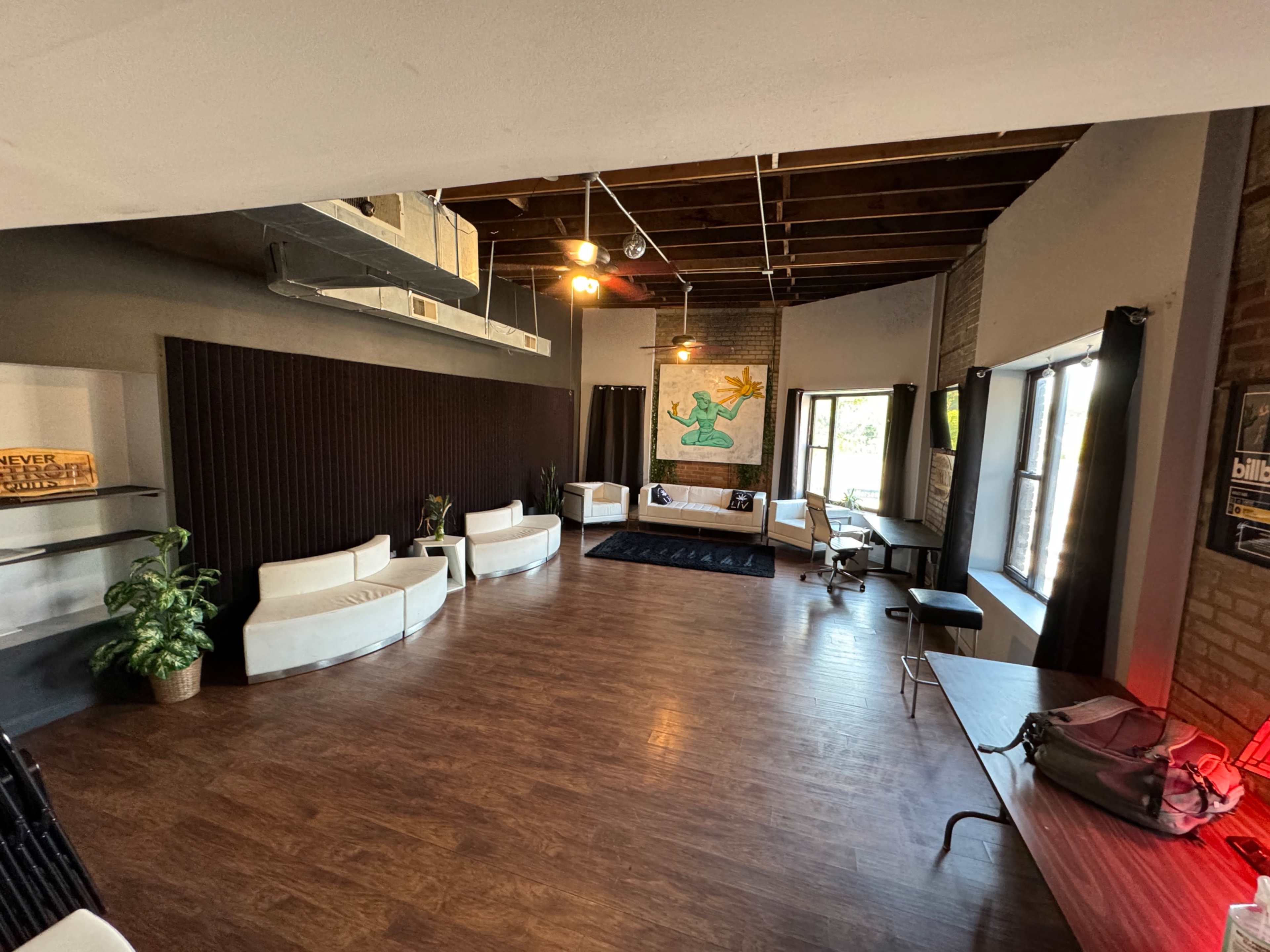 NEW YORK LOFT VIBES - Modular | 12’ Ceiling | Exposed Brick | Image in Jefferson Chalmers, Detroit, MI