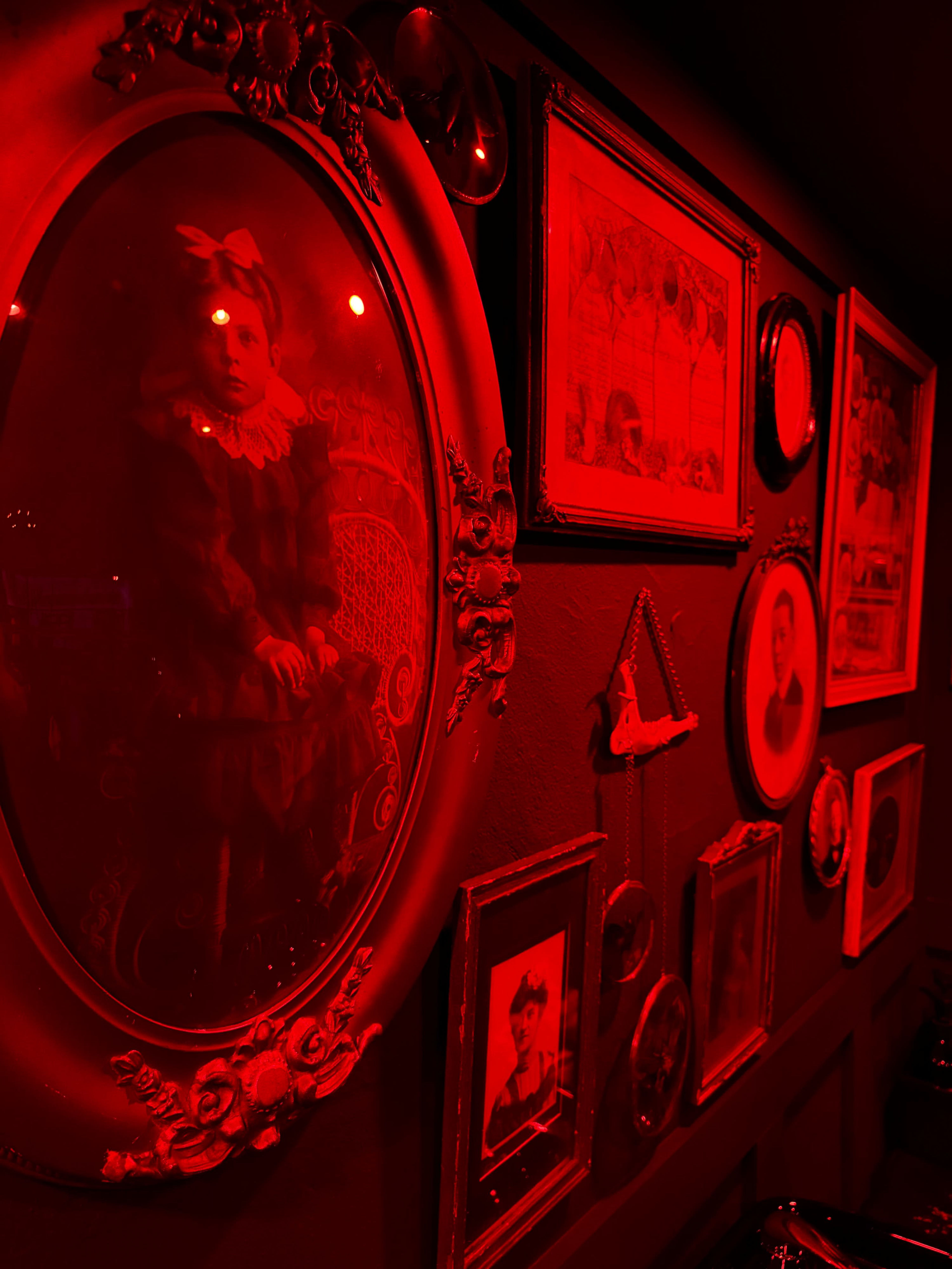 Spooky Victorian Gothic Salon Image in Saugus, Santa clarita, CA