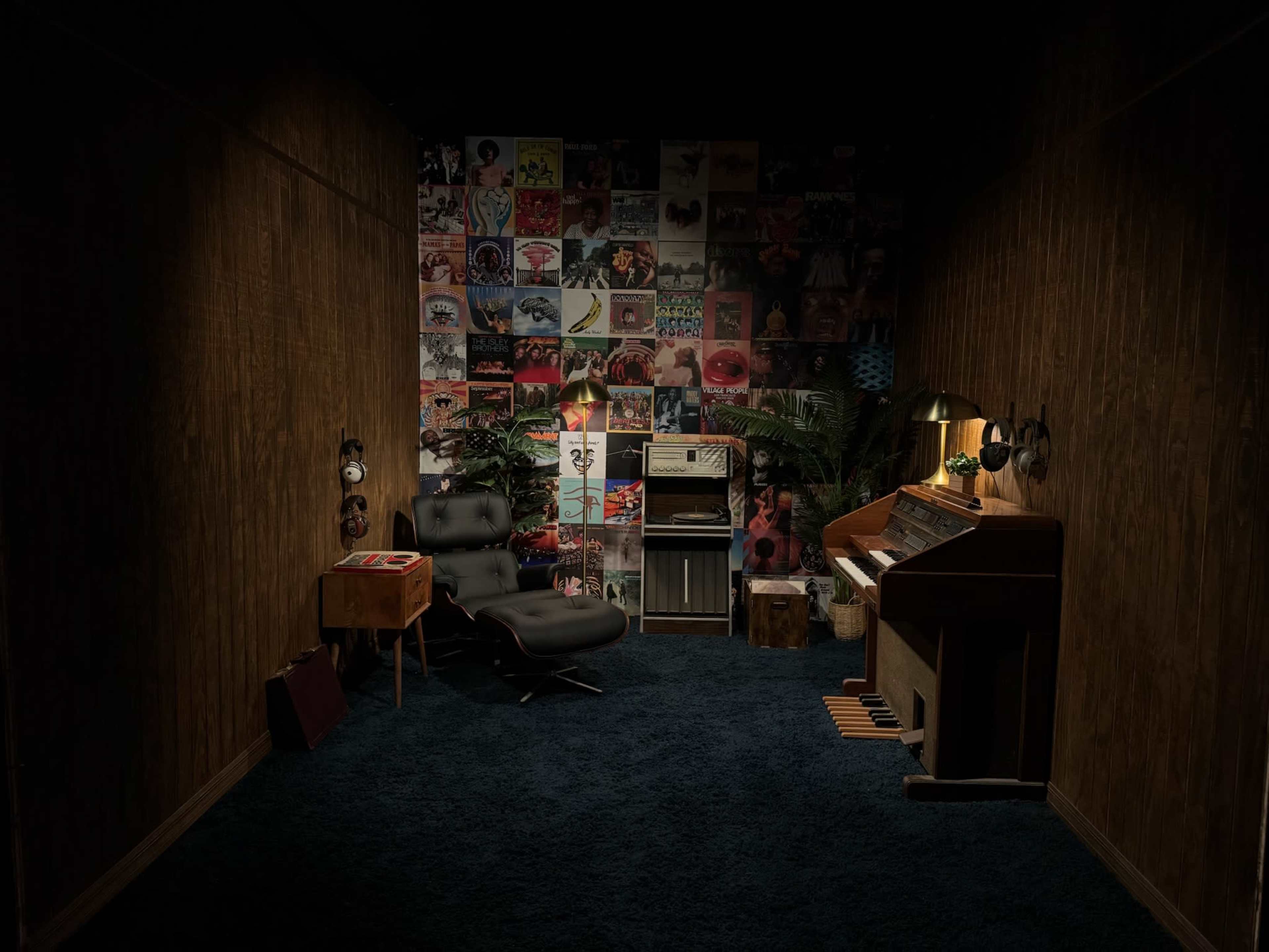 Multiple sets, large cyc wall. Mid century, retro, space age. Image in Casselberry, Casselberry, FL