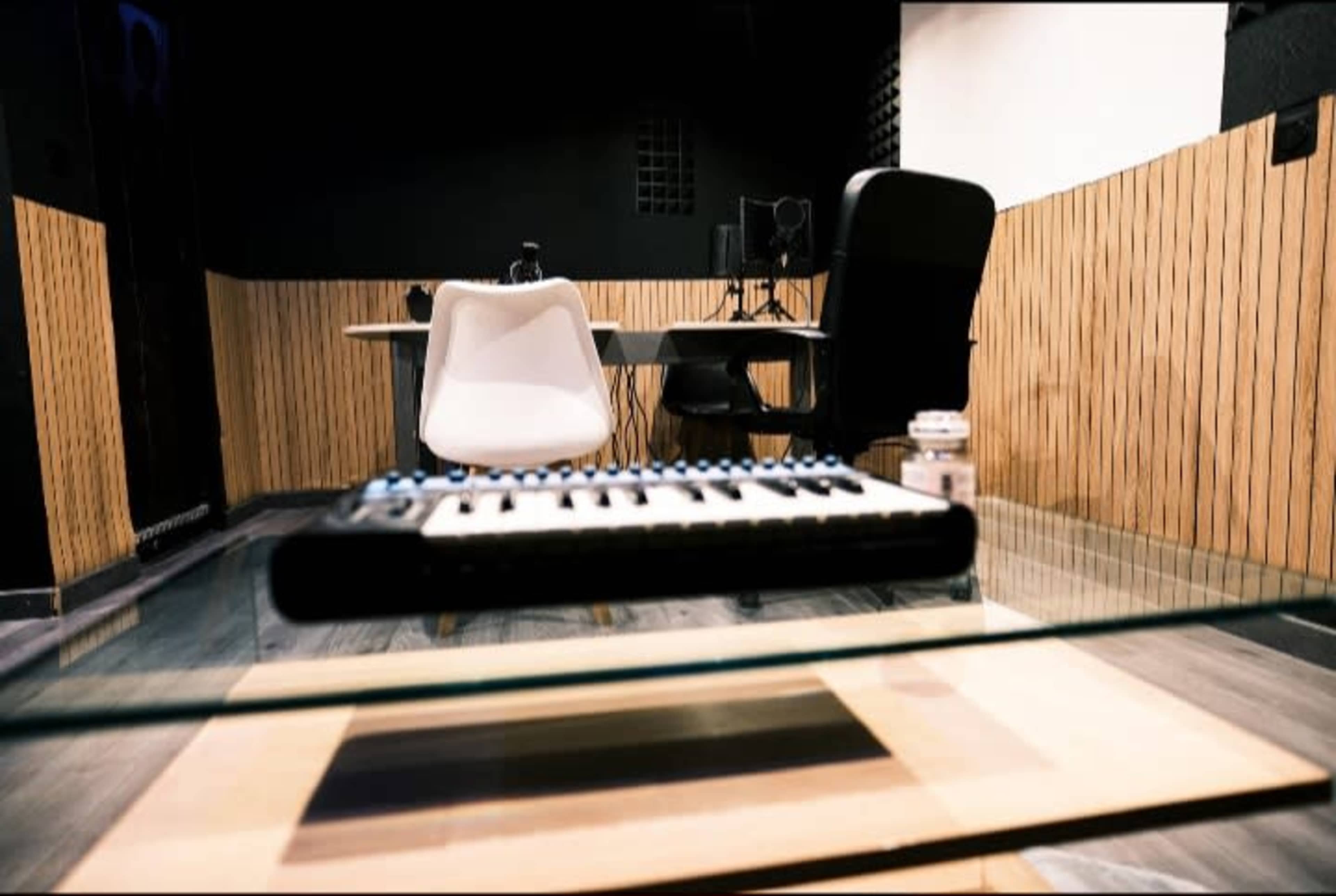 Studio podcast / musique à petit prix Image in , Alfortville, 