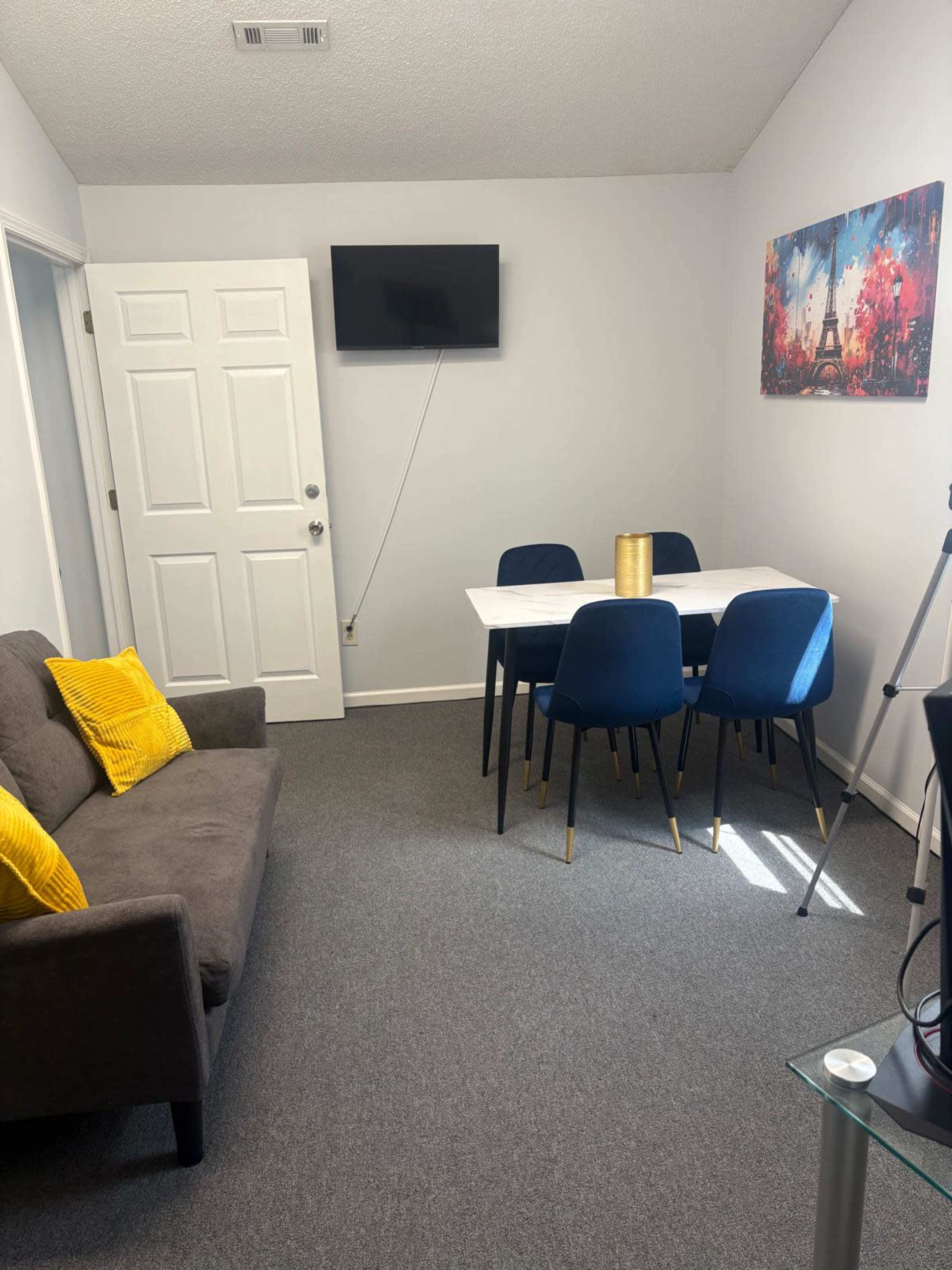 4-6 Person Professional Meeting Space/Room Image in Newnan, Newnan, GA