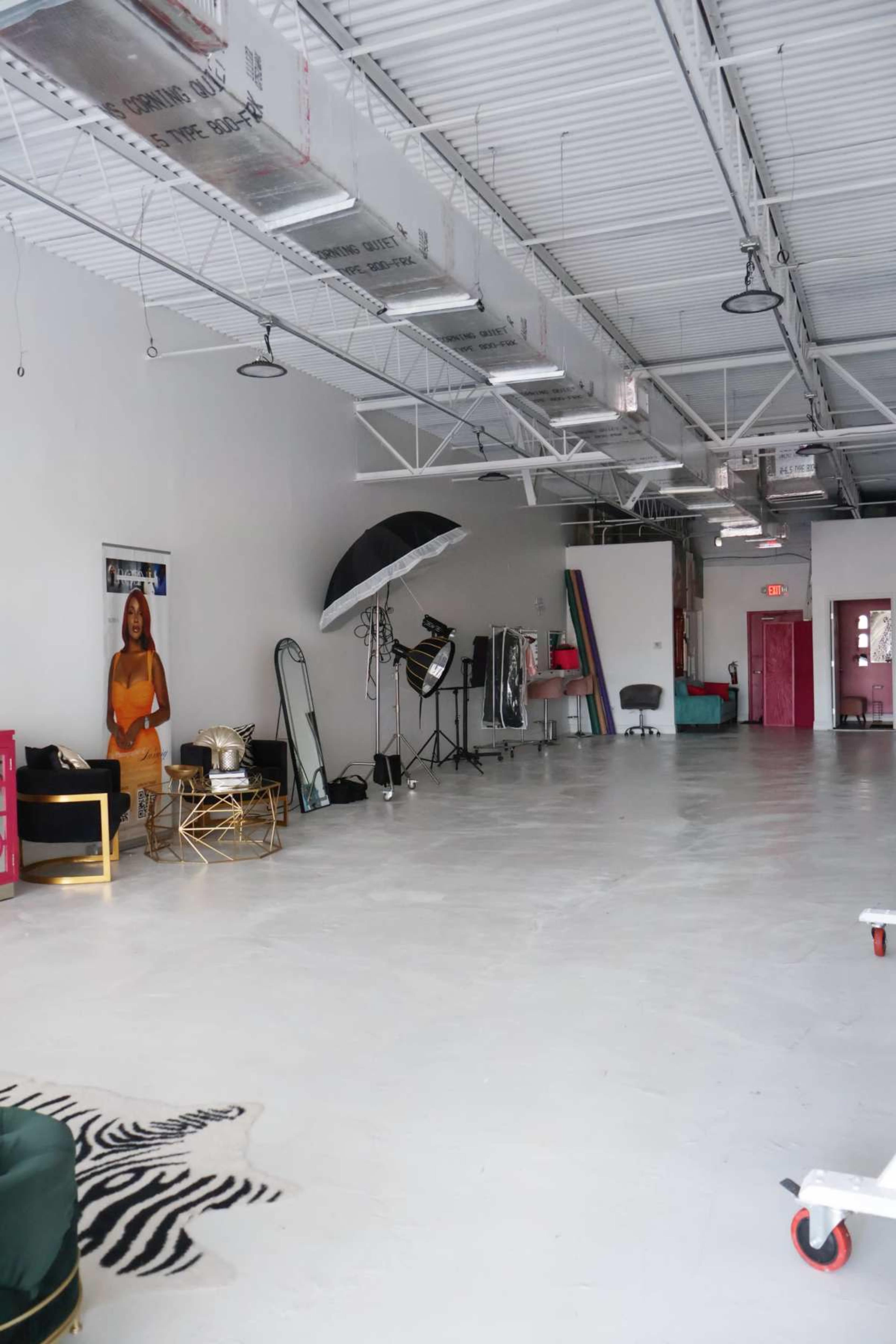 Natural Light Creative Studio Image in Lauderhill, Tamarac, FL