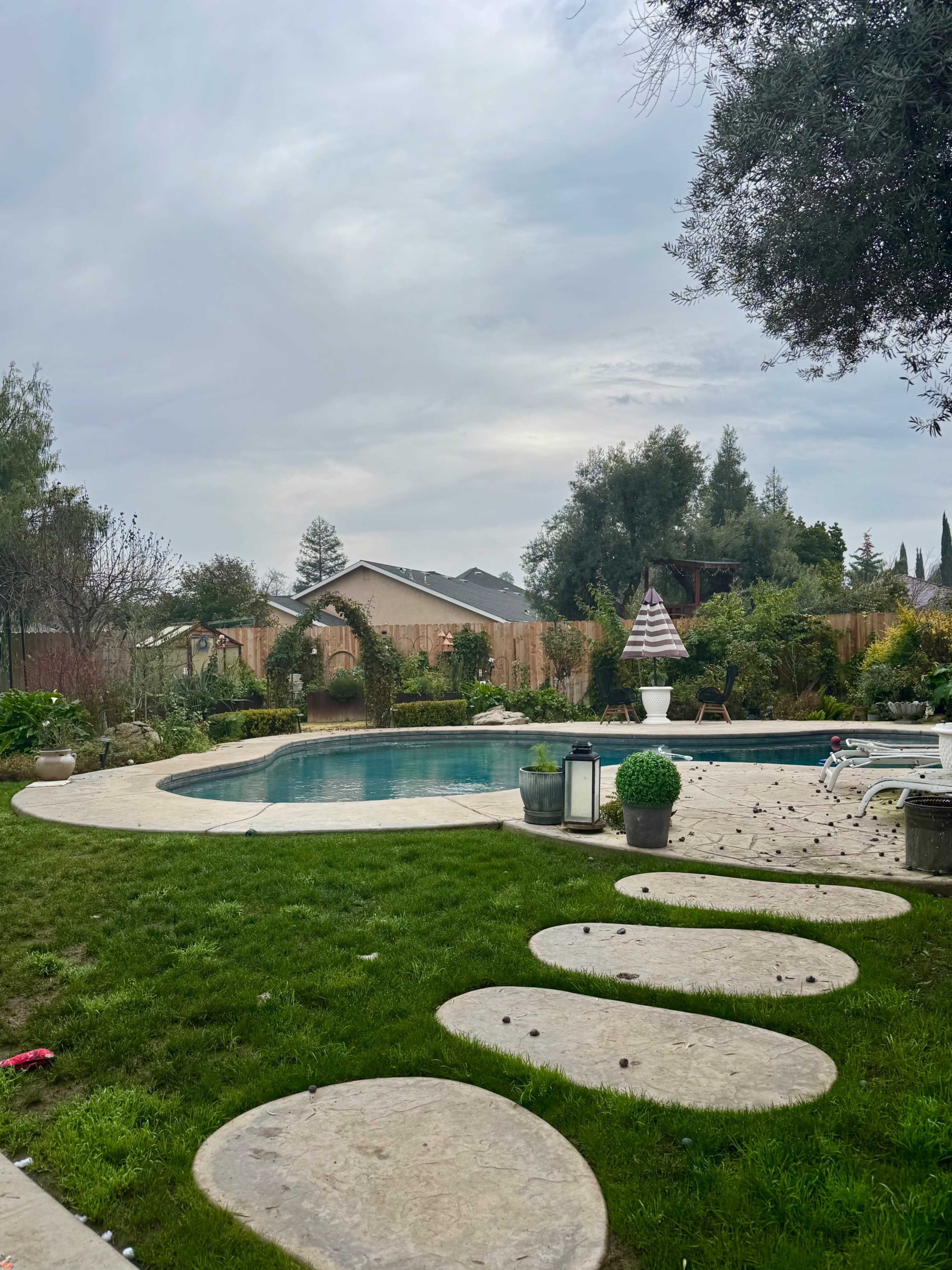 Light-Filled Victorian Home for Photoshoots & Content Creation Space at the Heart of Exeter. Image in Exeter, Exeter, CA