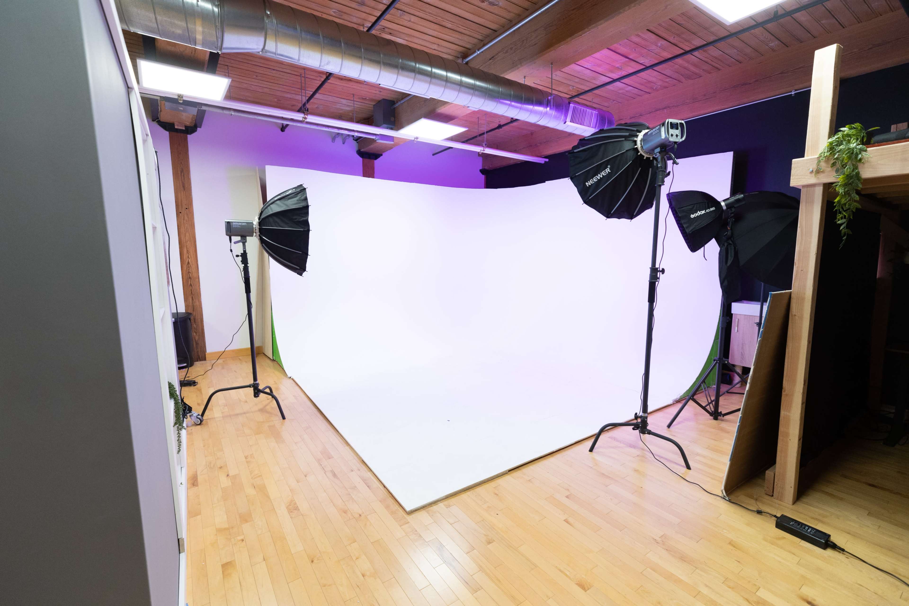 Industrial Loft with Natural Light Image in Southington, Southington, CT