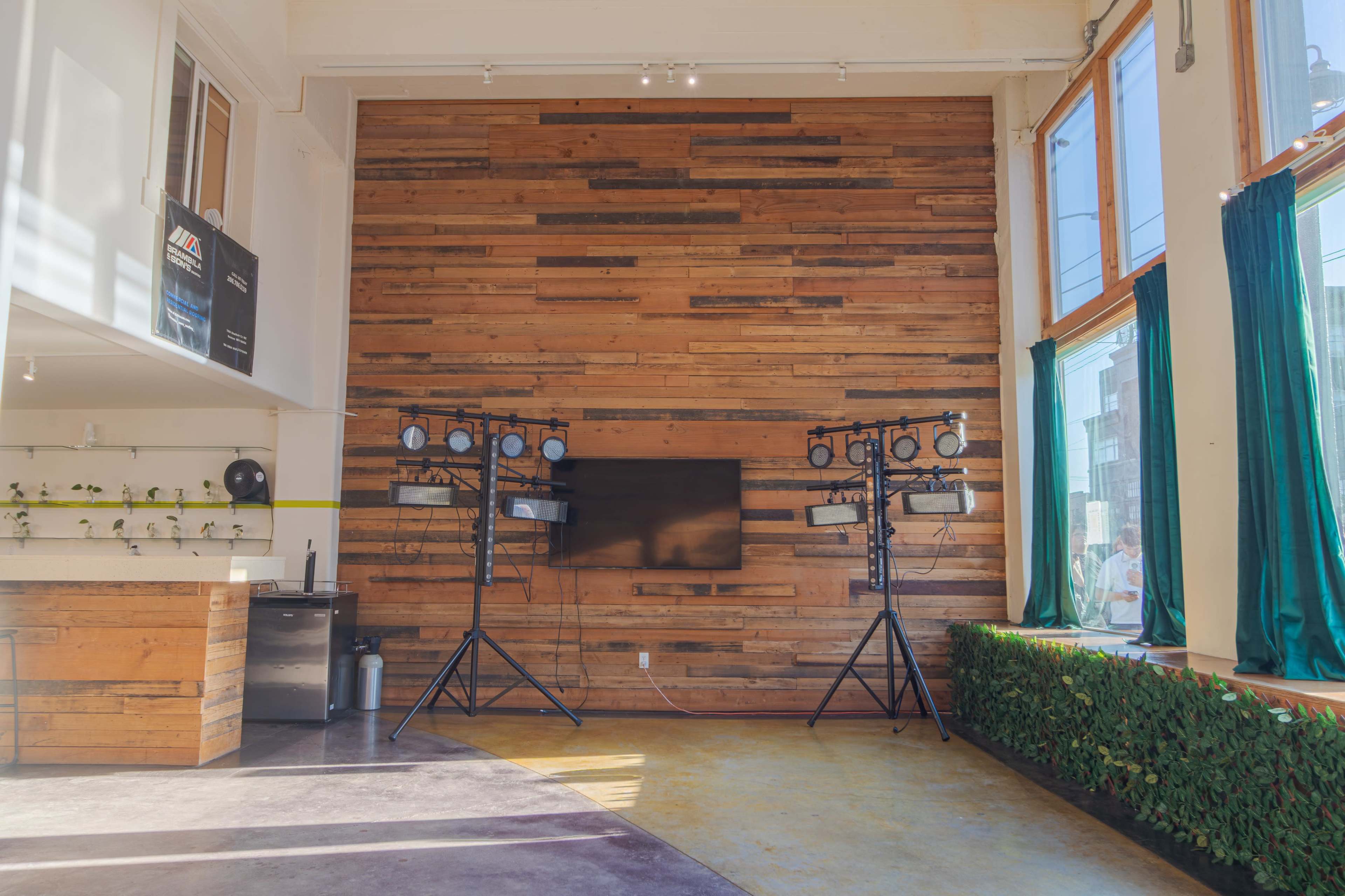All-Inclusive Modern Industrial Loft with DJ Deck, Sound System, Event ...