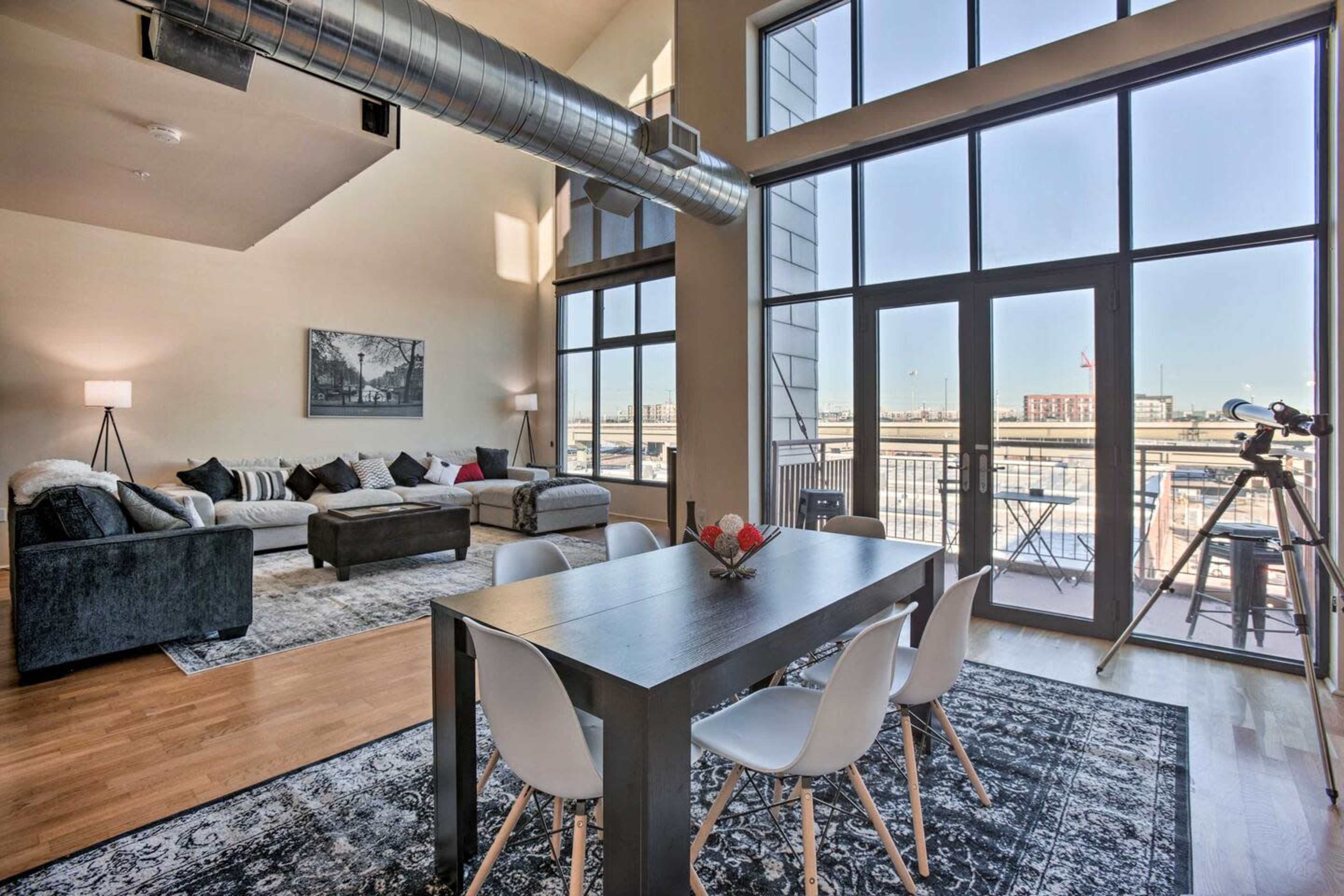 Downtown loft with high ceilings and tons of space Image in Five Points, Denver, CO
