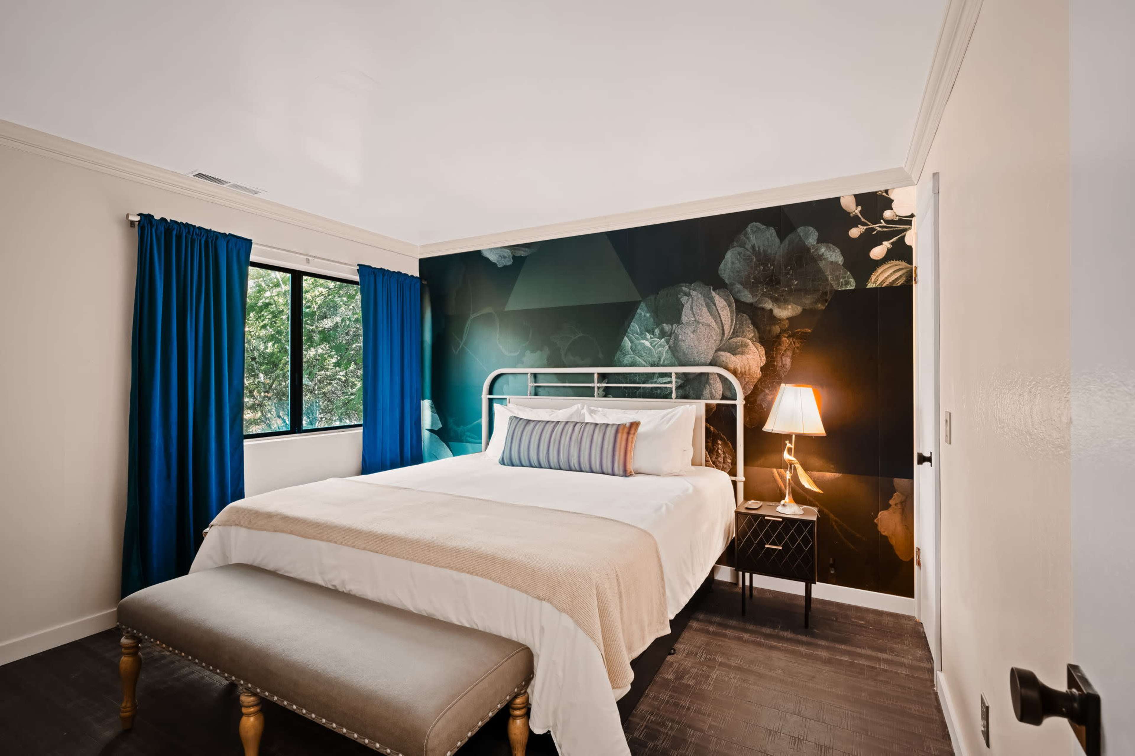 The Parlour House at the Fainting Couch:Your Maximalist Boutique Hotel Image in , Cobb, CA