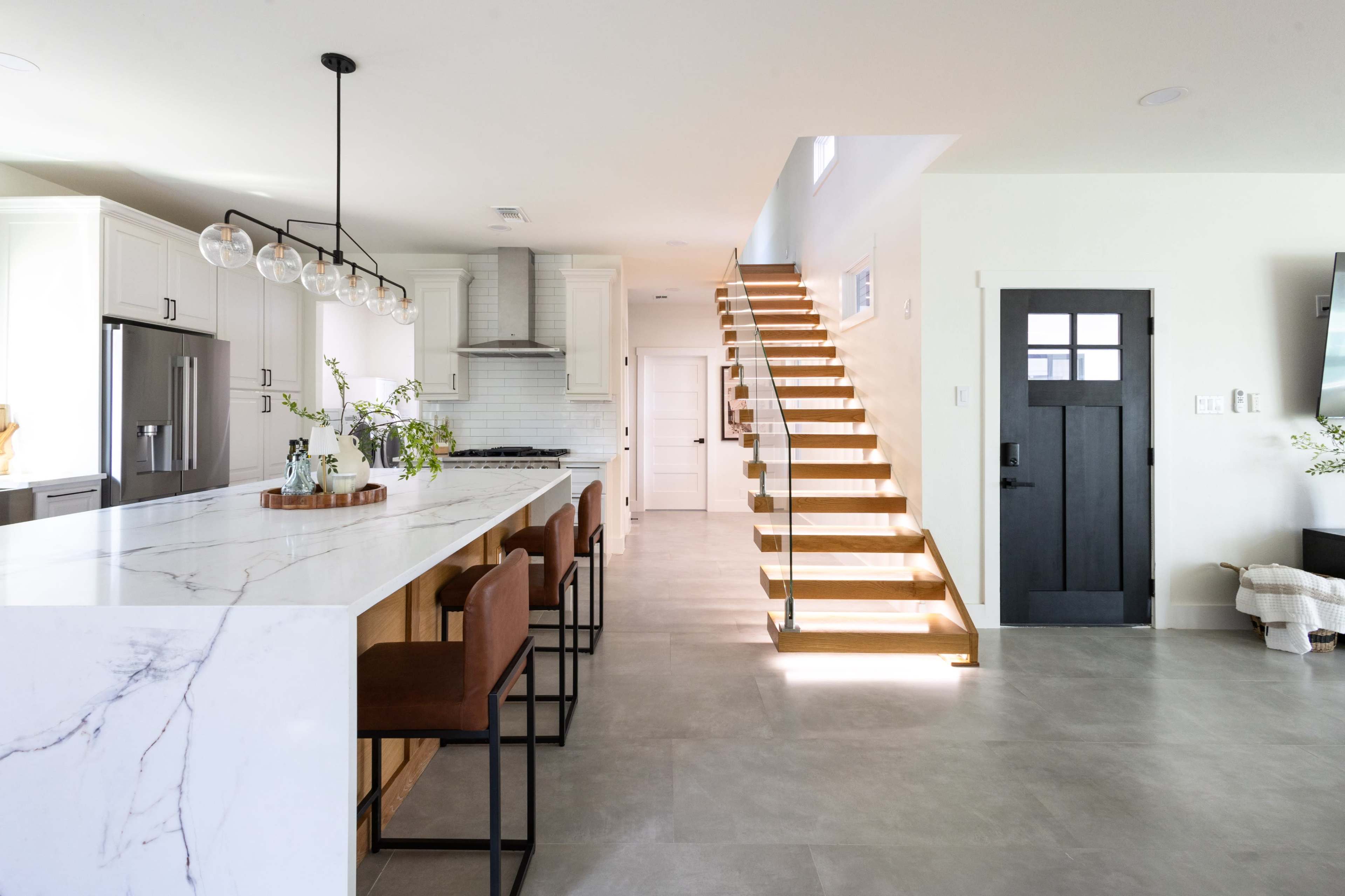 Hill-top luxury modern Lakeview Home Image in Apache Shores, Austin, TX