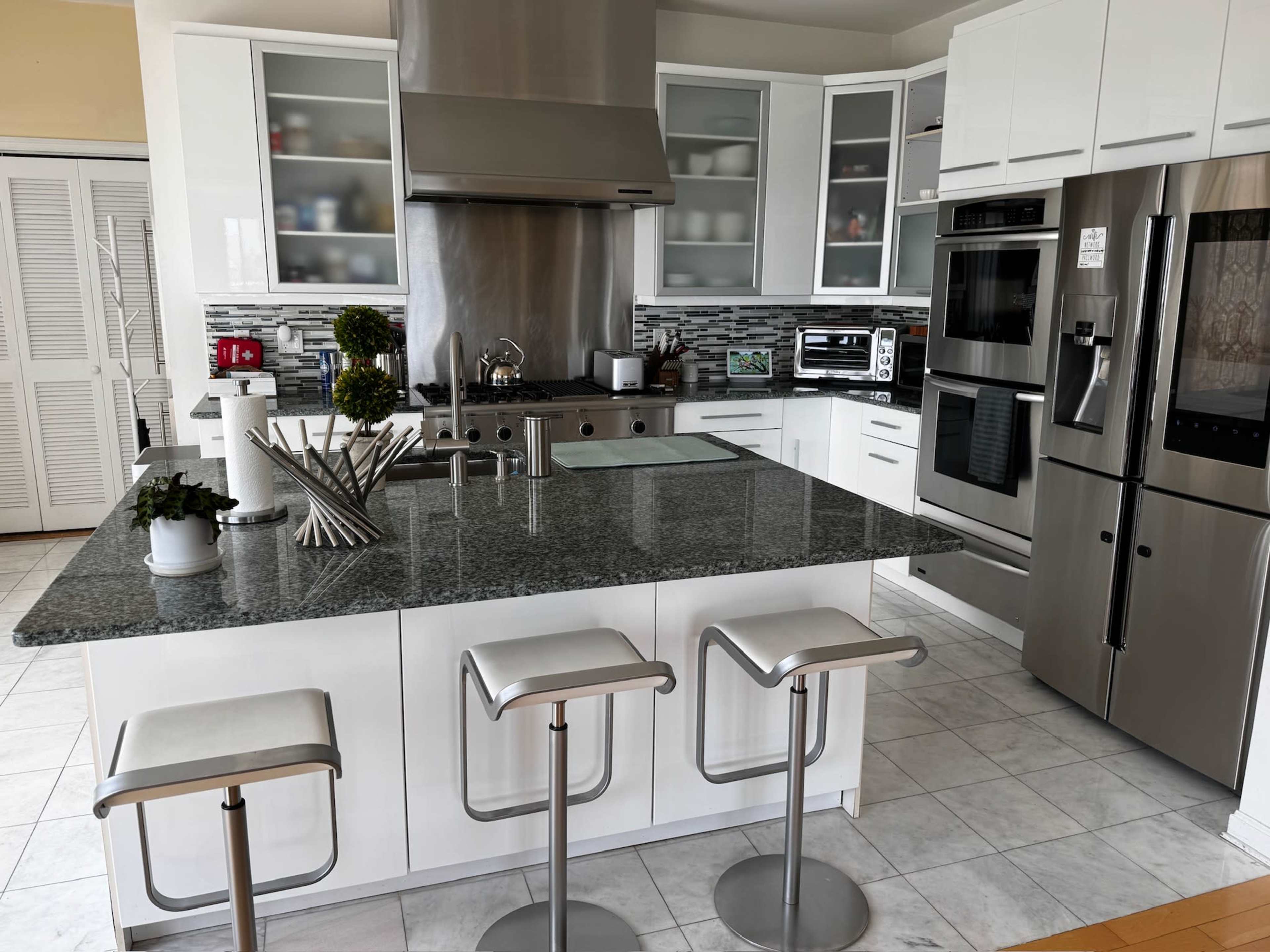 Open floor plan condo with world class NYC skyline views Image in Union City, Union City, NJ