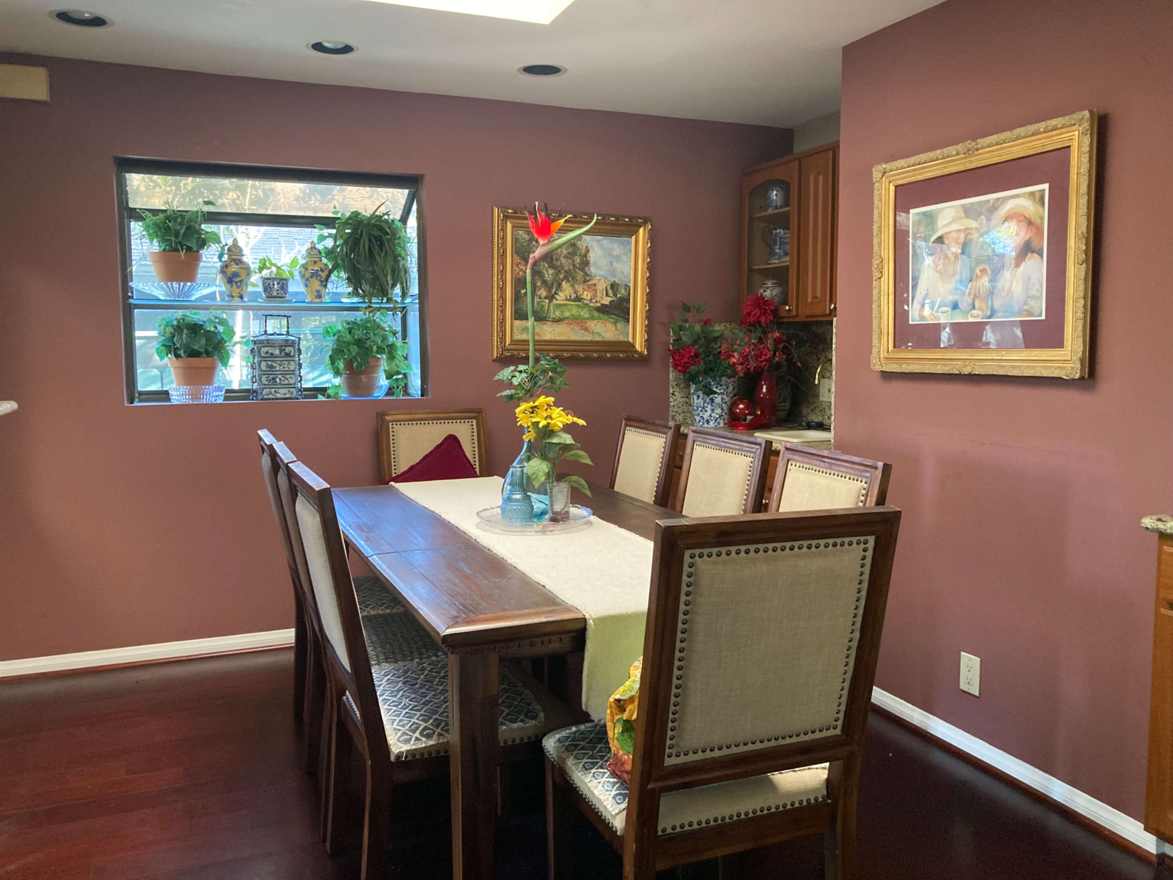 “Tarzana Love Nest” Cute, cuddly, homey, Cape Cod in exclusive Los Angeles Image in Tarzana, Tarzana, CA