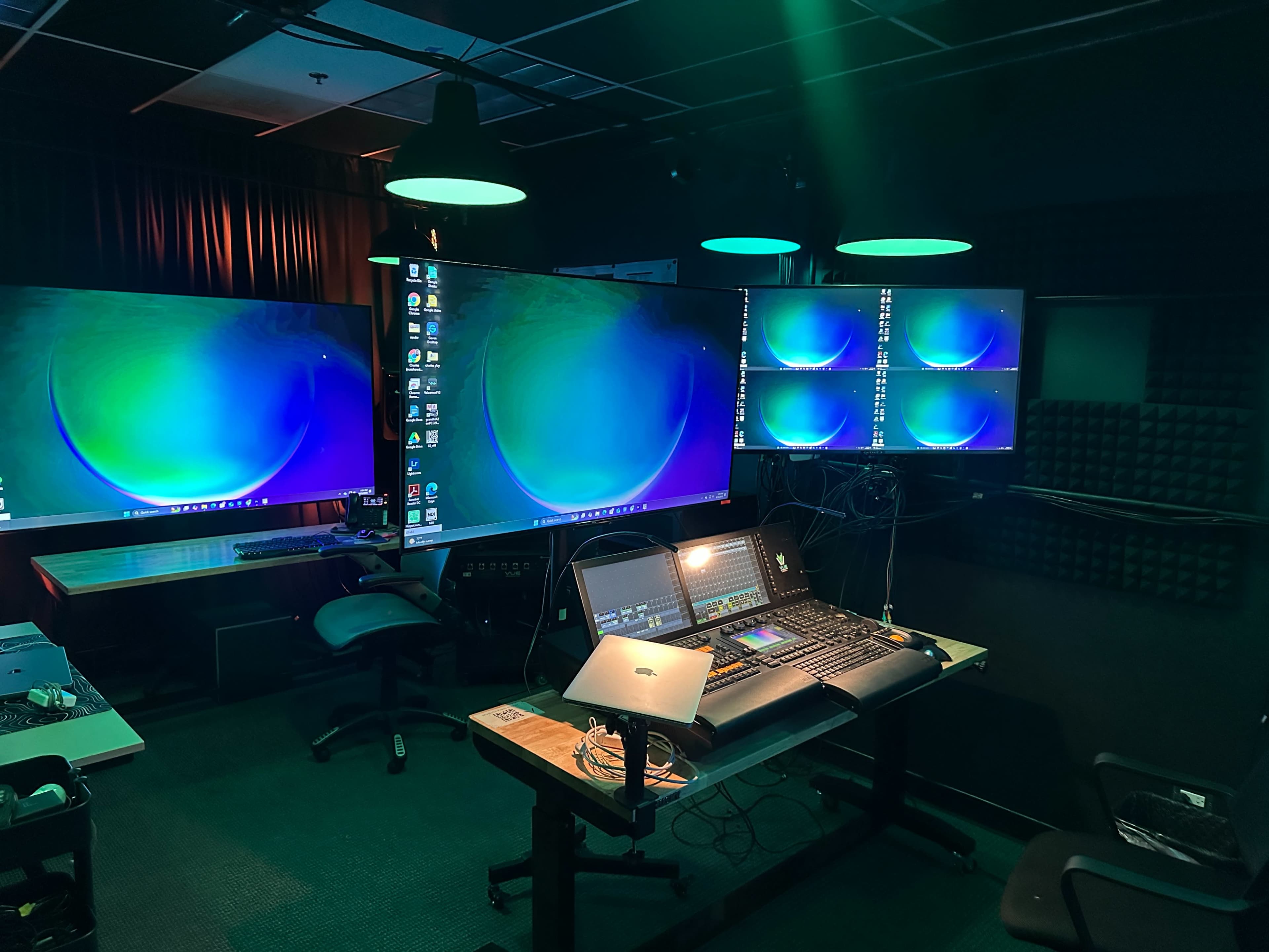 Edit Suite With all the bells and whistles Image in Du Page Township, Bolingbrook, IL