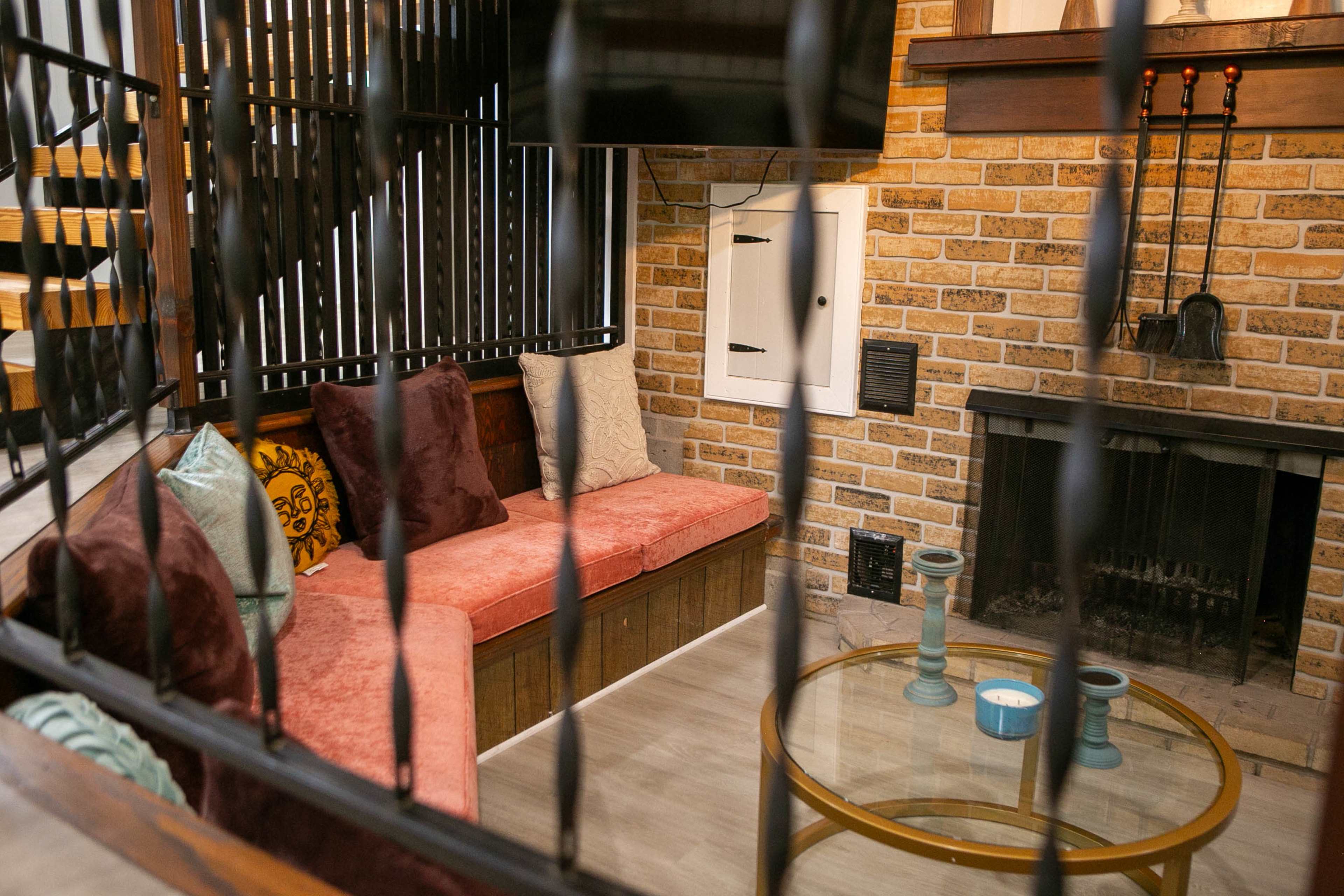 Cozy Sunken Fire Place Cabin Chalet Image in Tobyhanna Township, Pocono Lakes, PA