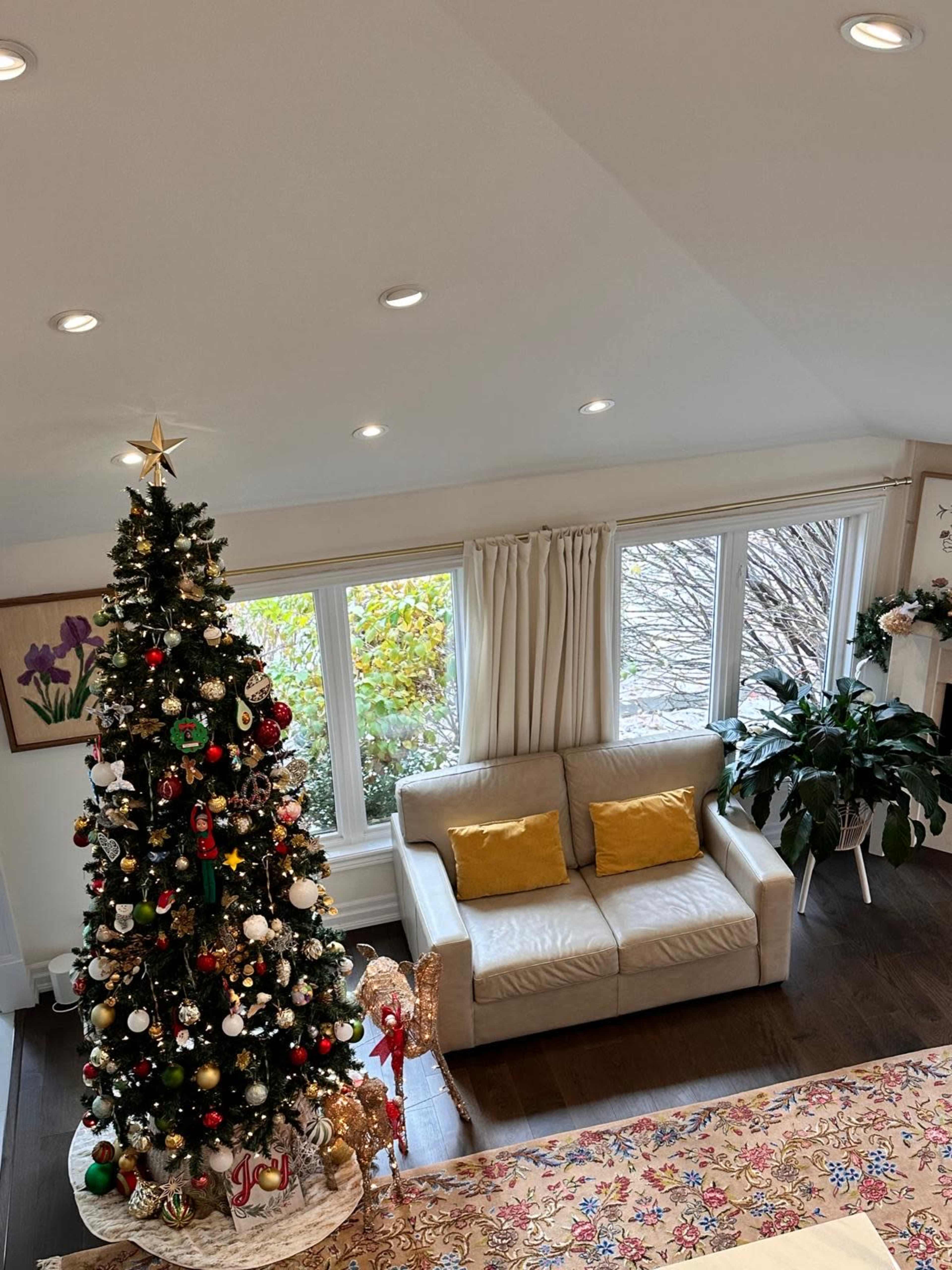 Stylish Contemporary Home with Natural Light & Elegant Staircase Image in Stonehaven, Newmarket, ON